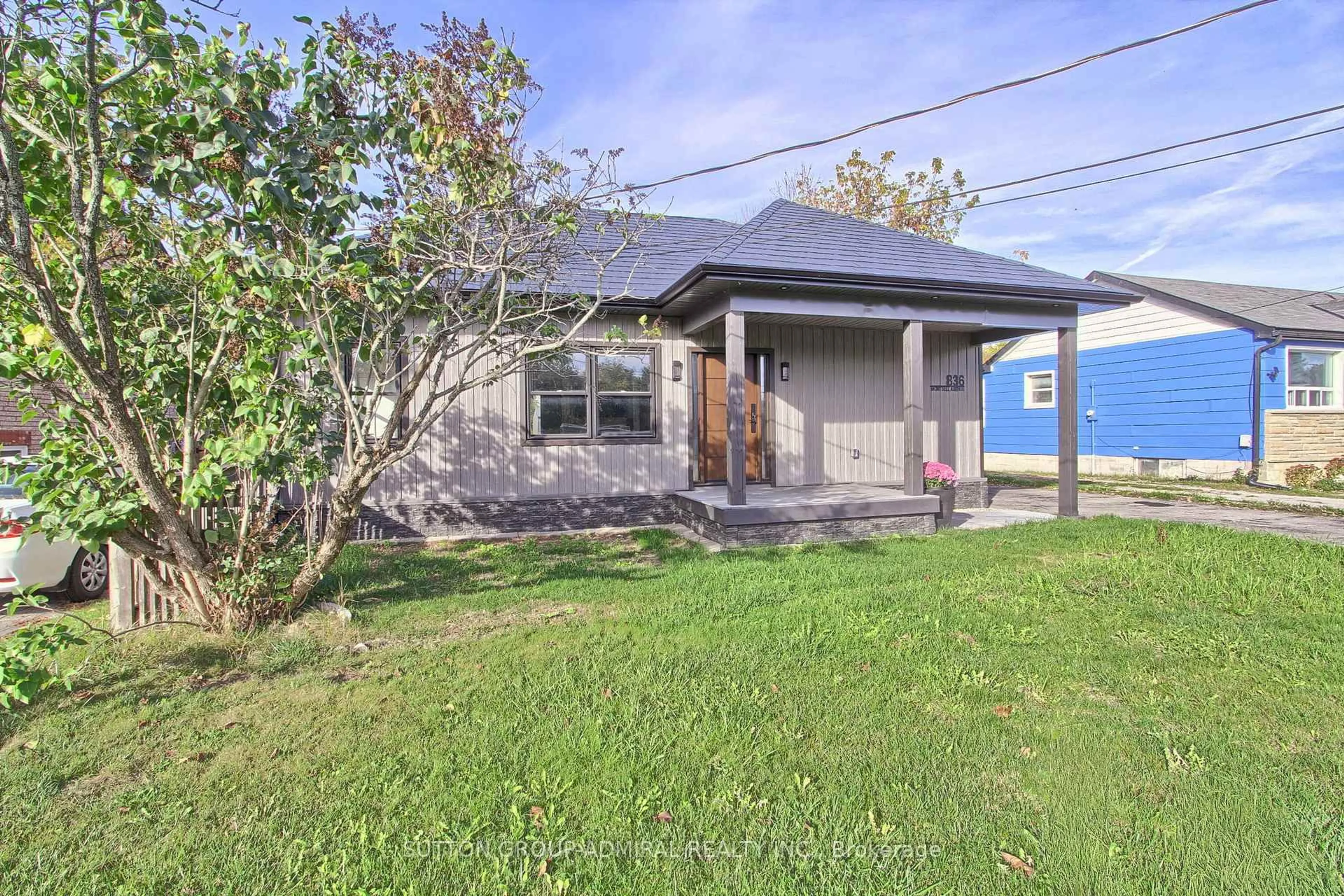 A pic from outside/outdoor area/front of a property/back of a property/a pic from drone, street for 836 Montsell Ave, Georgina Ontario L0E 1S0