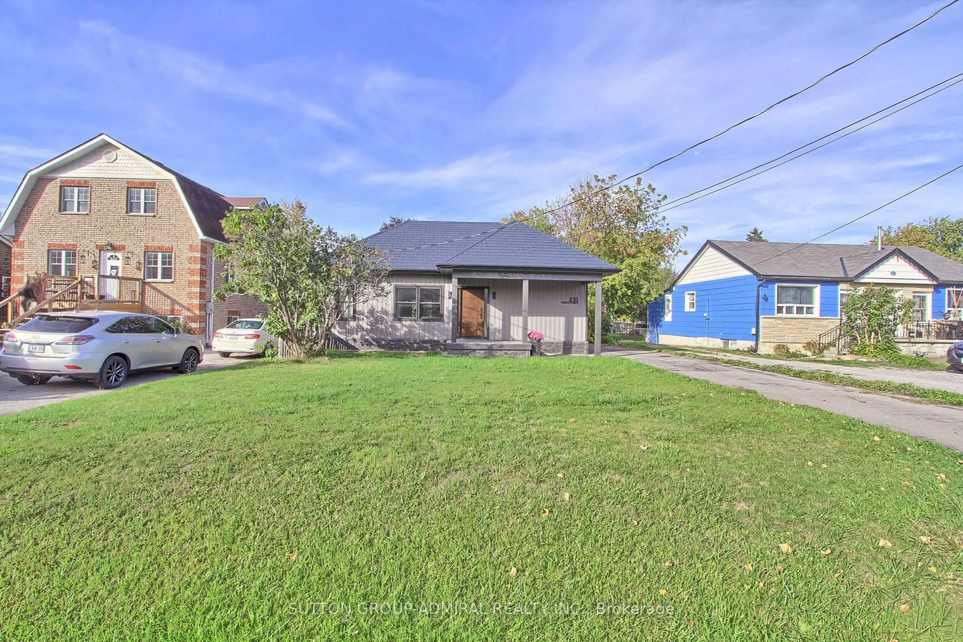 A pic from outside/outdoor area/front of a property/back of a property/a pic from drone, street for 836 Montsell Ave, Georgina Ontario L0E 1S0