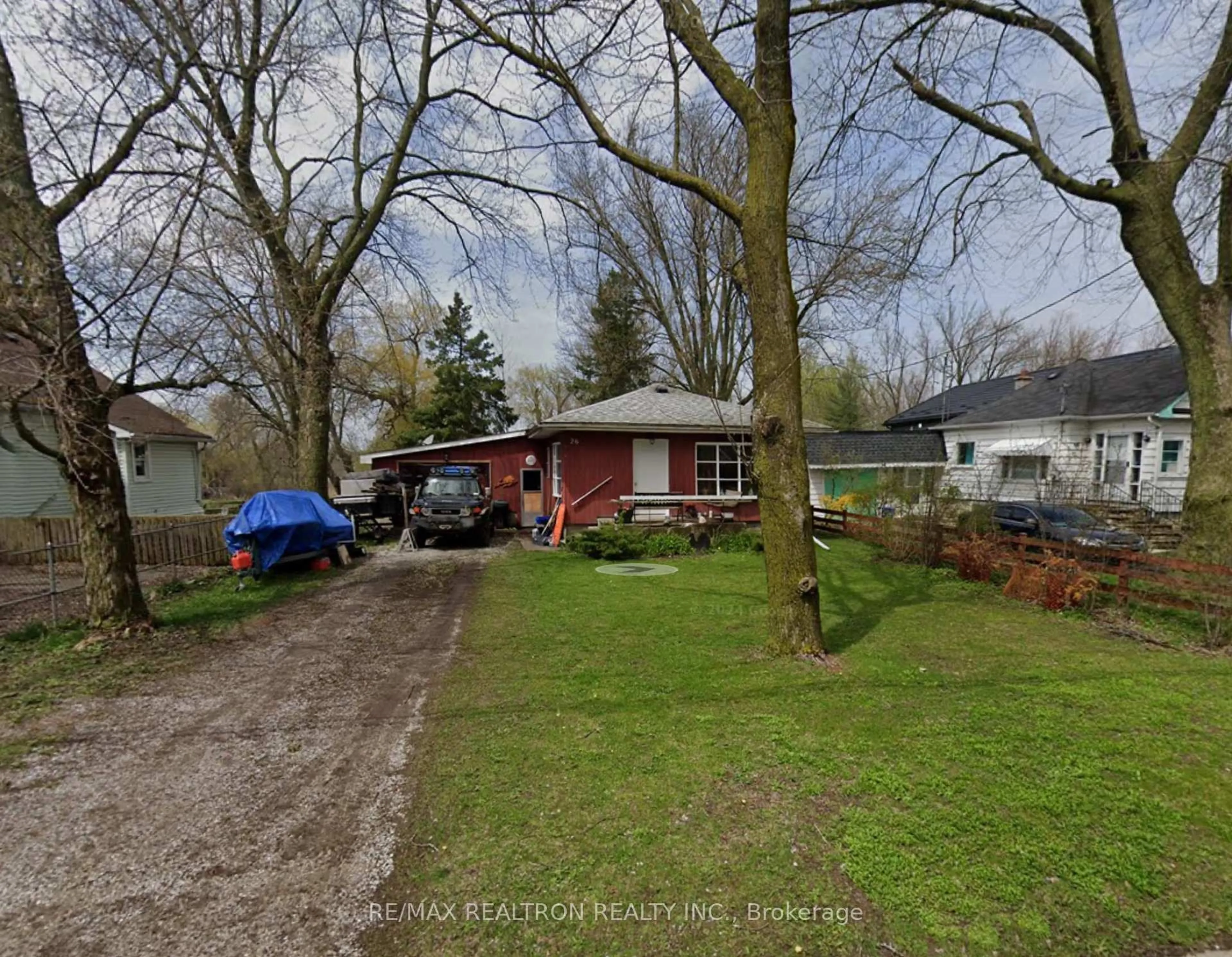 A pic from outside/outdoor area/front of a property/back of a property/a pic from drone, street for 26 Douglas Rd, Richmond Hill Ontario L4E 3G9