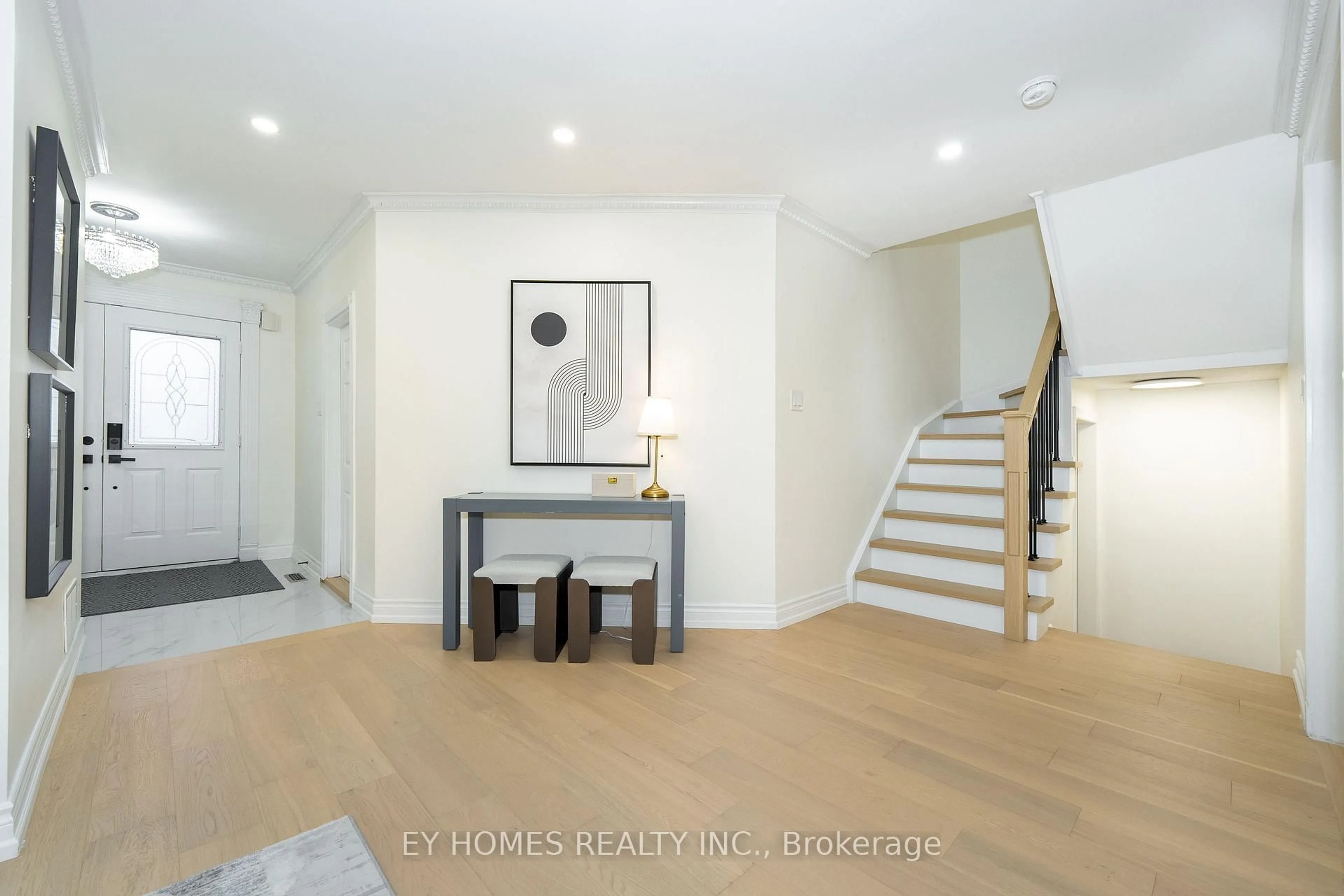 Indoor entryway for 285 St. Joan Of Arc Ave, Vaughan Ontario L6A 3E2