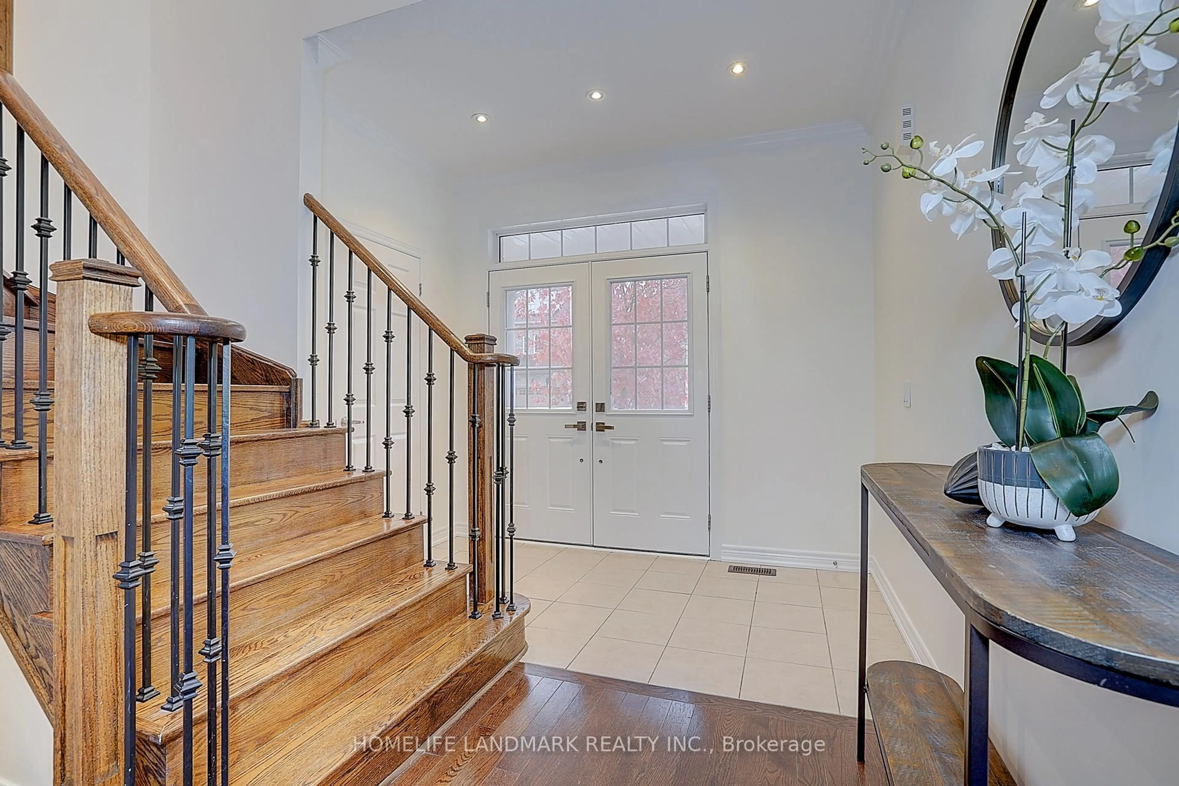 Indoor entryway for 16 beacon piont St, Markham Ontario L6E 0P3