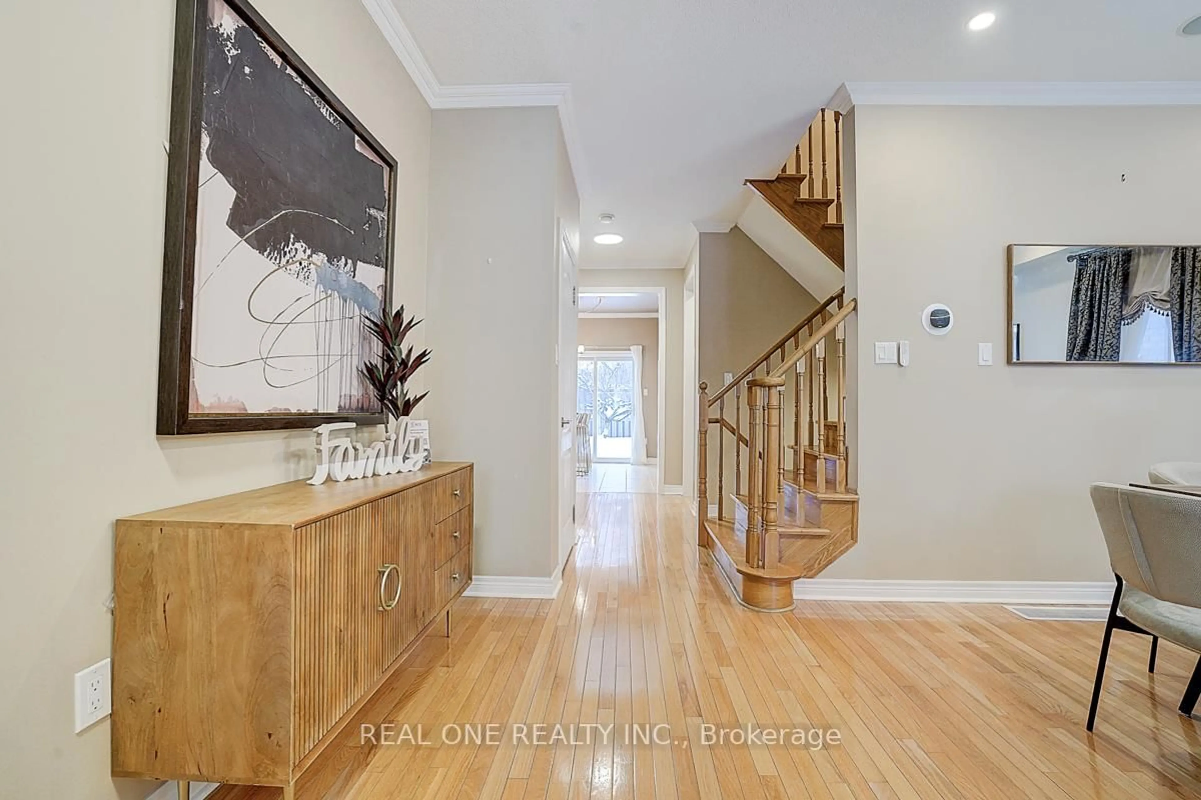 Indoor entryway for 94 Barnwood Dr, Richmond Hill Ontario L4E 5A2