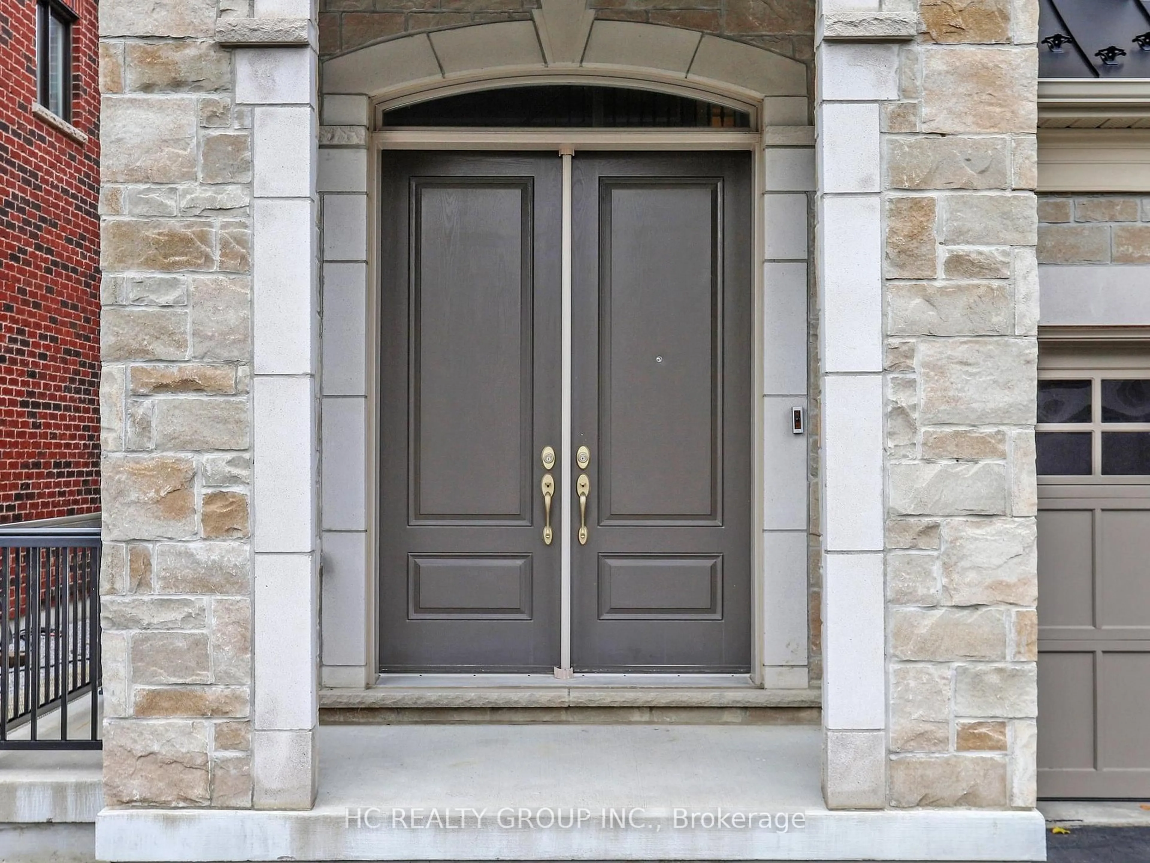 Indoor entryway for 238 Touch Gold Cres, Aurora Ontario L4G 3X5