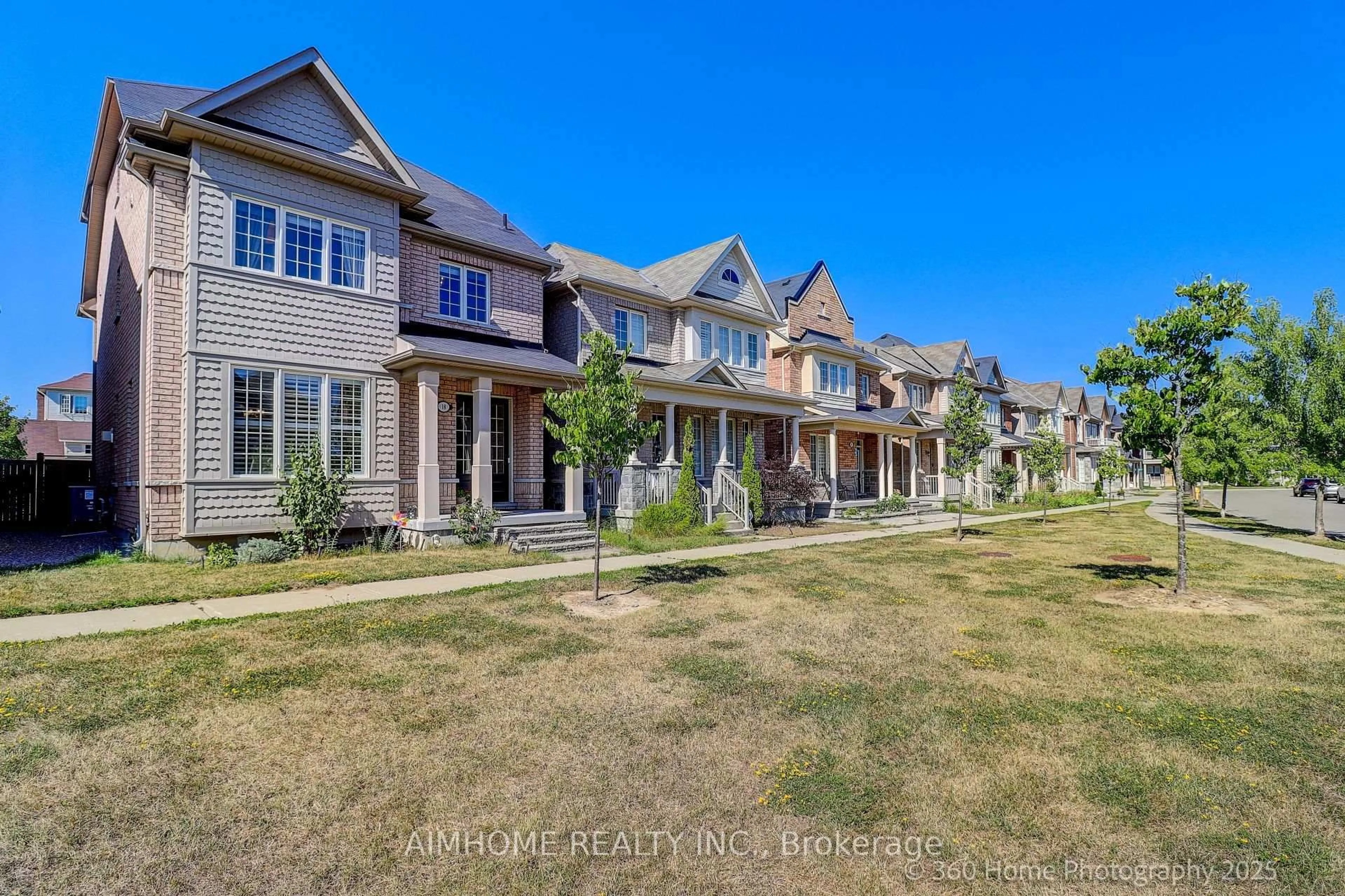 A pic from outside/outdoor area/front of a property/back of a property/a pic from drone, street for 18 Saddlebrook Dr, Markham Ontario L6B 1J4