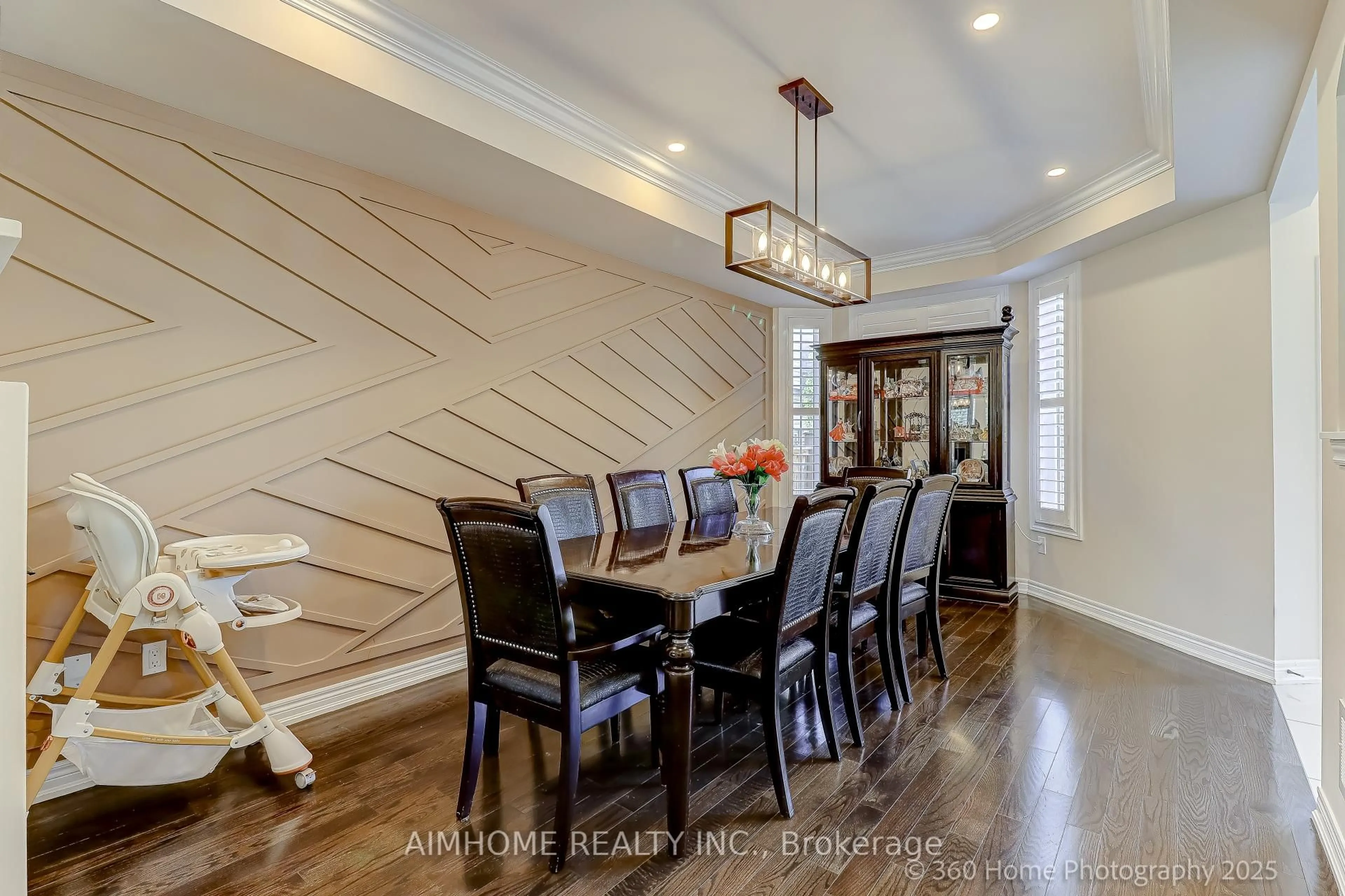 Dining room, wood/laminate floor for 18 Saddlebrook Dr, Markham Ontario L6B 1J4