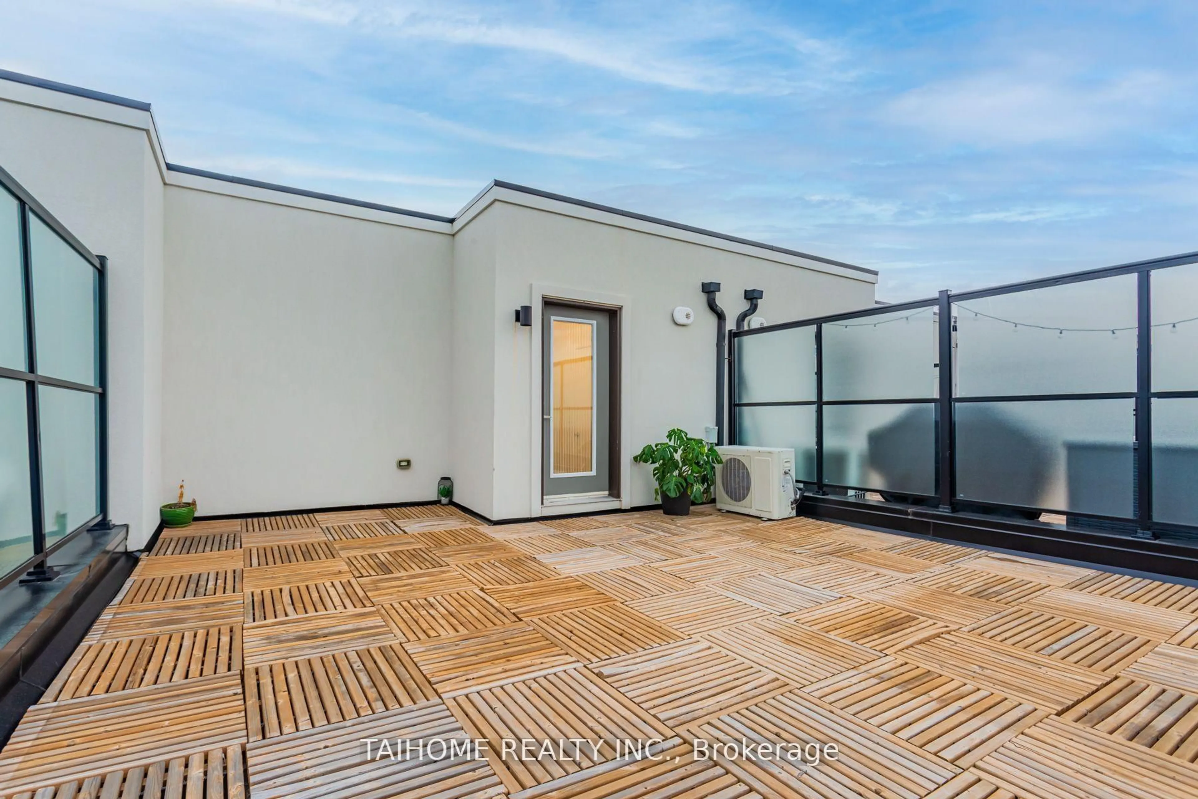 Unknown for 400 Alex Gardner Circ #74, Aurora Ontario L4G 3G5