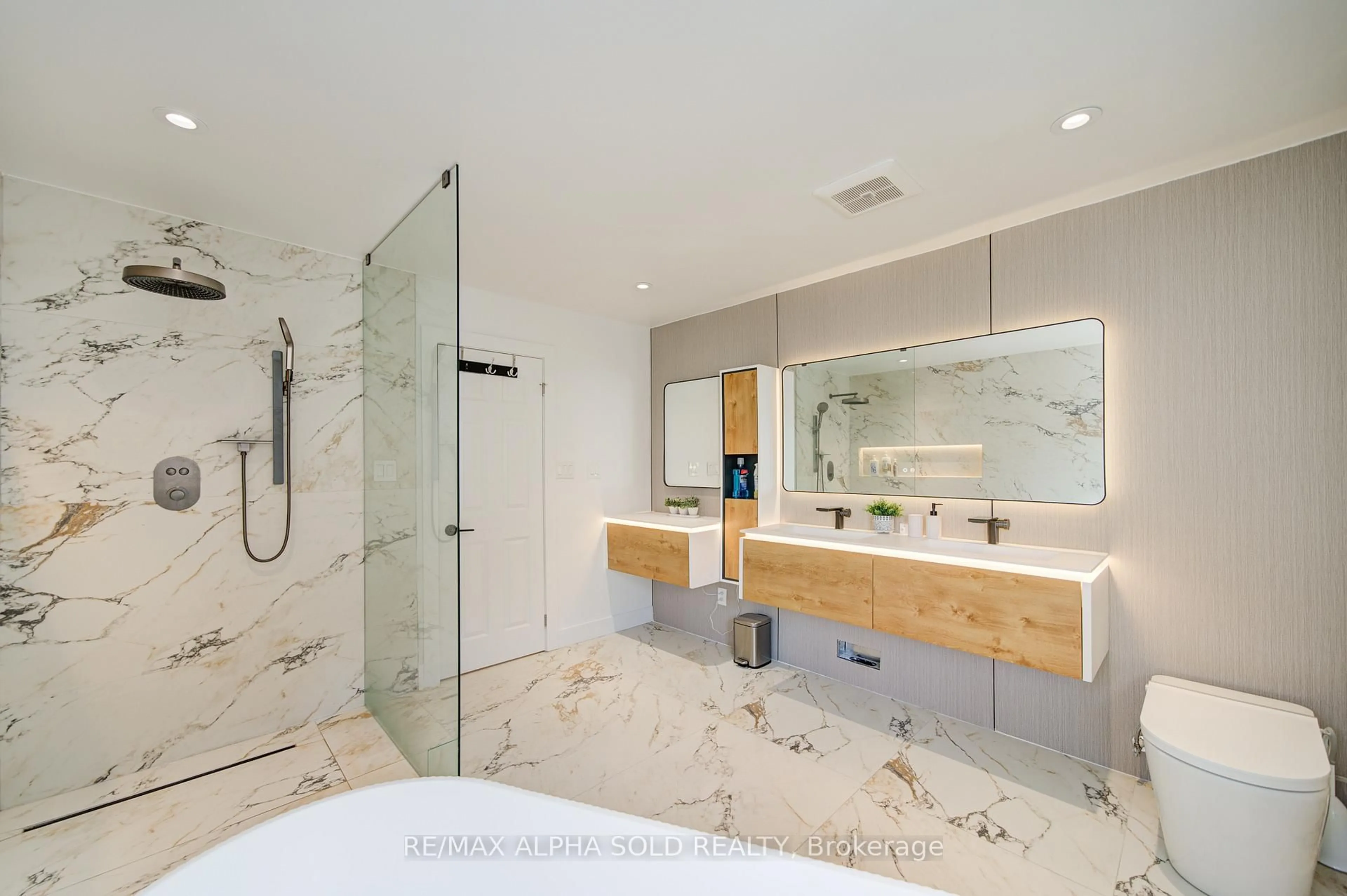 Contemporary bathroom, ceramic/tile floor for 8 Hollylane Dr, Markham Ontario L6C 2K1
