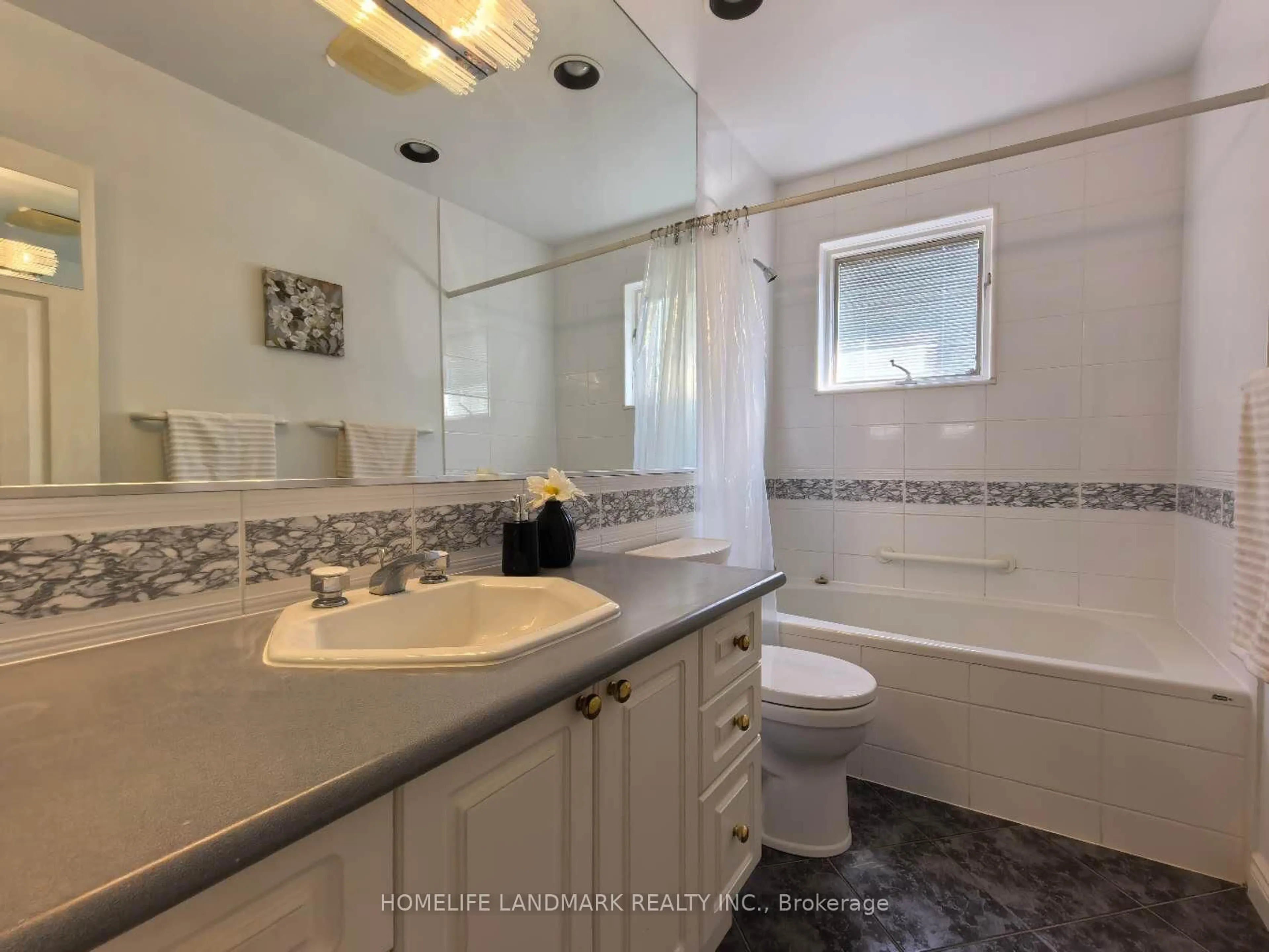 Standard bathroom, ceramic/tile floor for 11 Drakefield Rd, Markham Ontario L3P 1G6