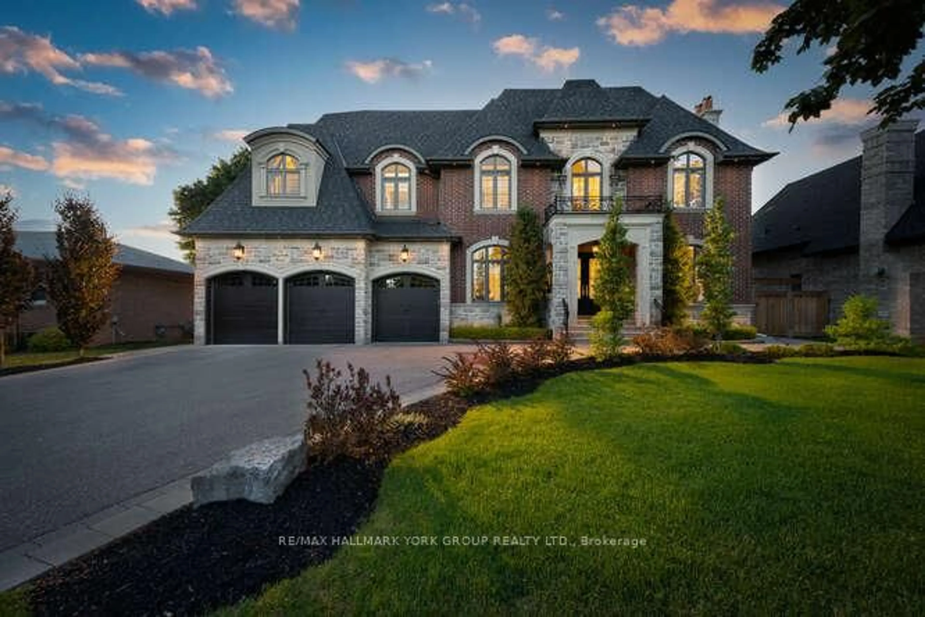 Home with brick exterior material, street for 82 Elizabeth Grve, King Ontario L7B 1H6