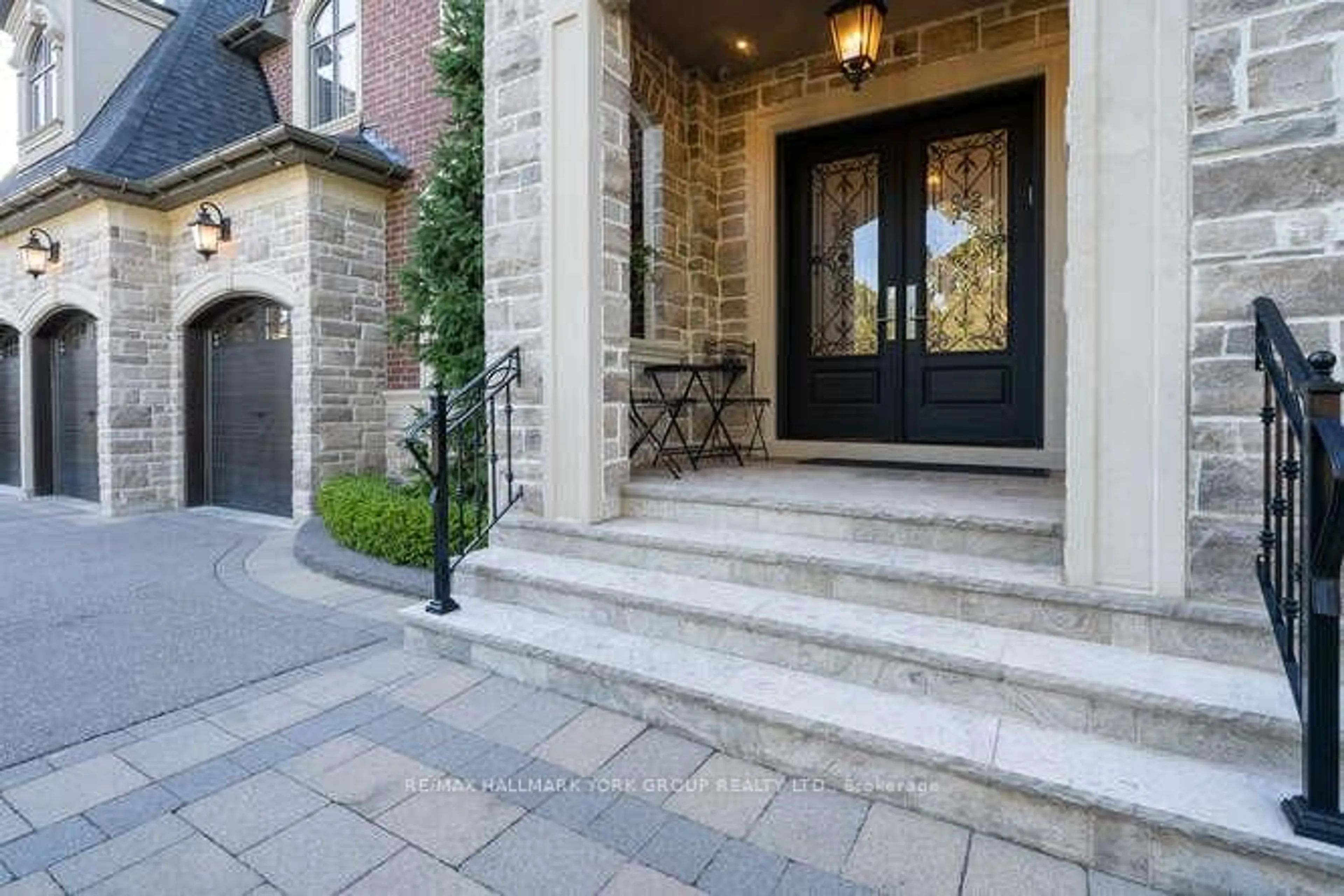 Unknown for 82 Elizabeth Grve, King Ontario L7B 1H6