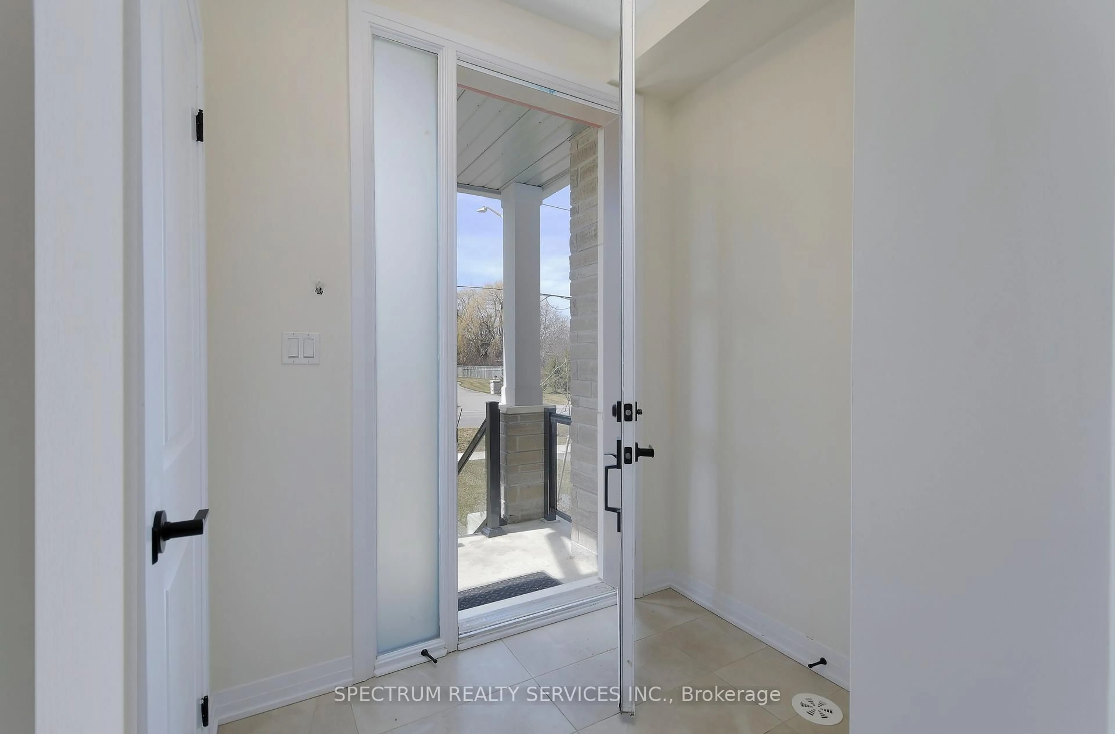 Indoor entryway for BLK 7-04 -176 De La Roche Dr, Vaughan Ontario L4H 5G4