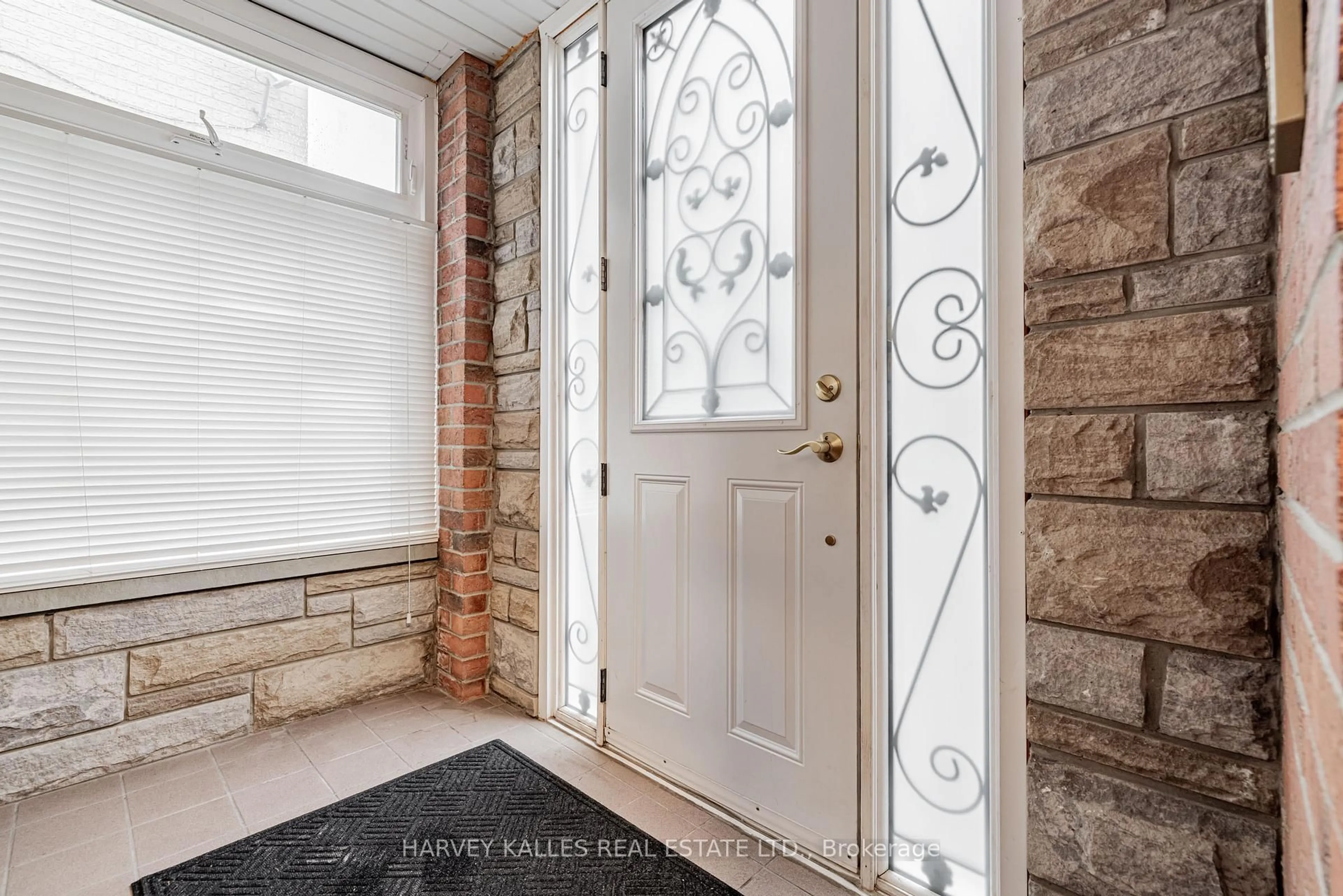 Indoor entryway for 30 Brougham Dr, Vaughan Ontario L4L 3E1
