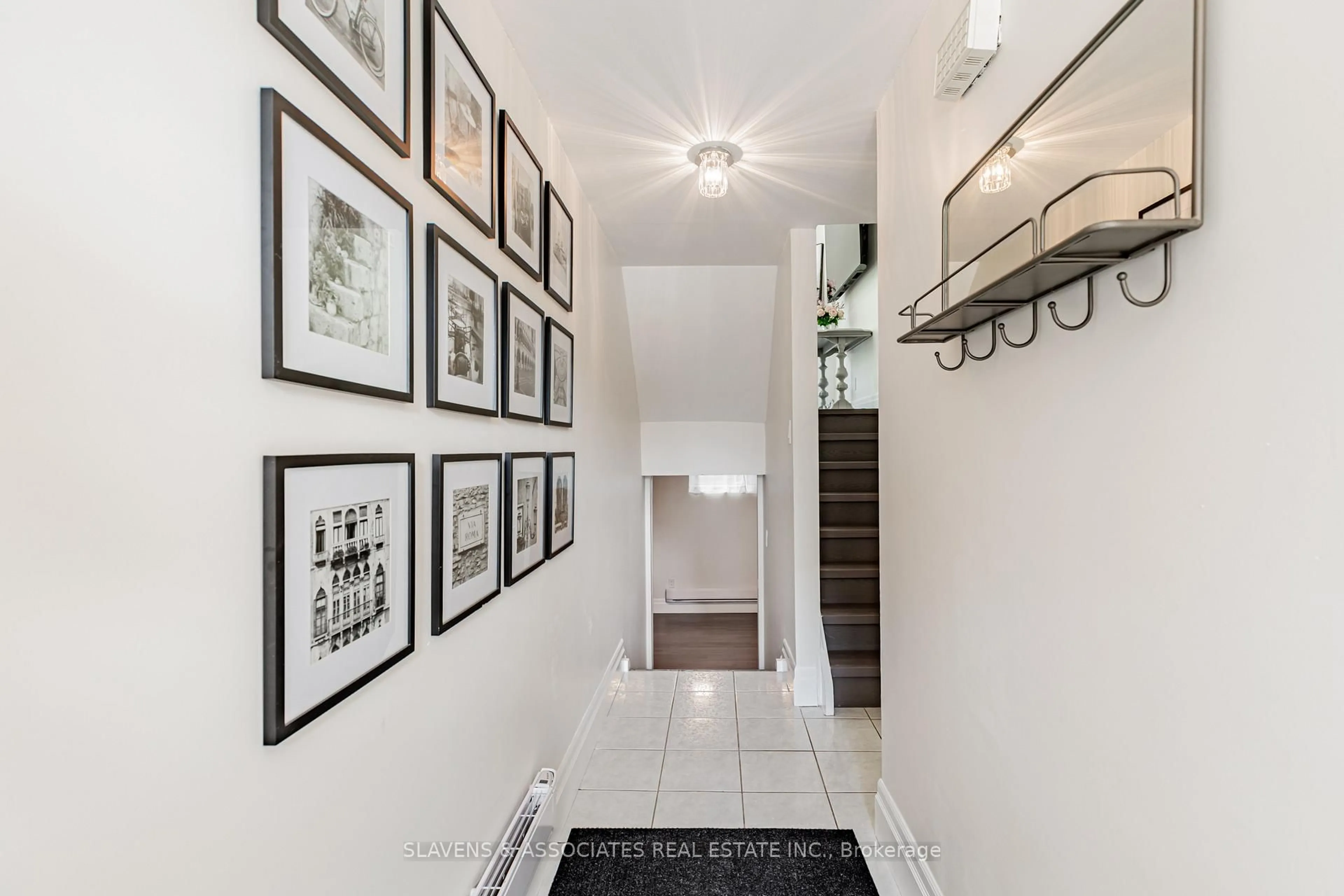 Indoor entryway for 141 Clark Ave #54, Markham Ontario L3T 4P4