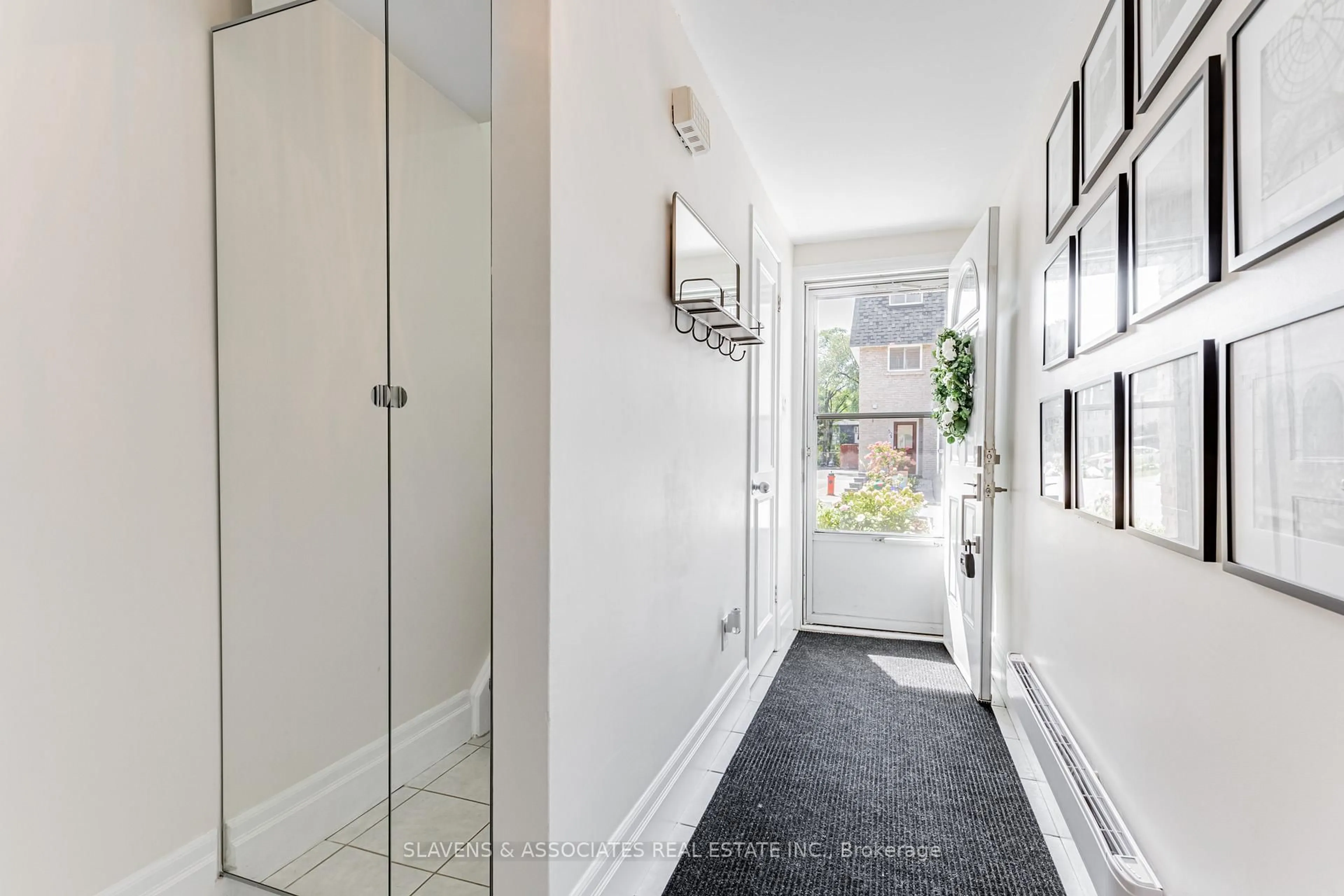 Indoor entryway for 141 Clark Ave #54, Markham Ontario L3T 4P4