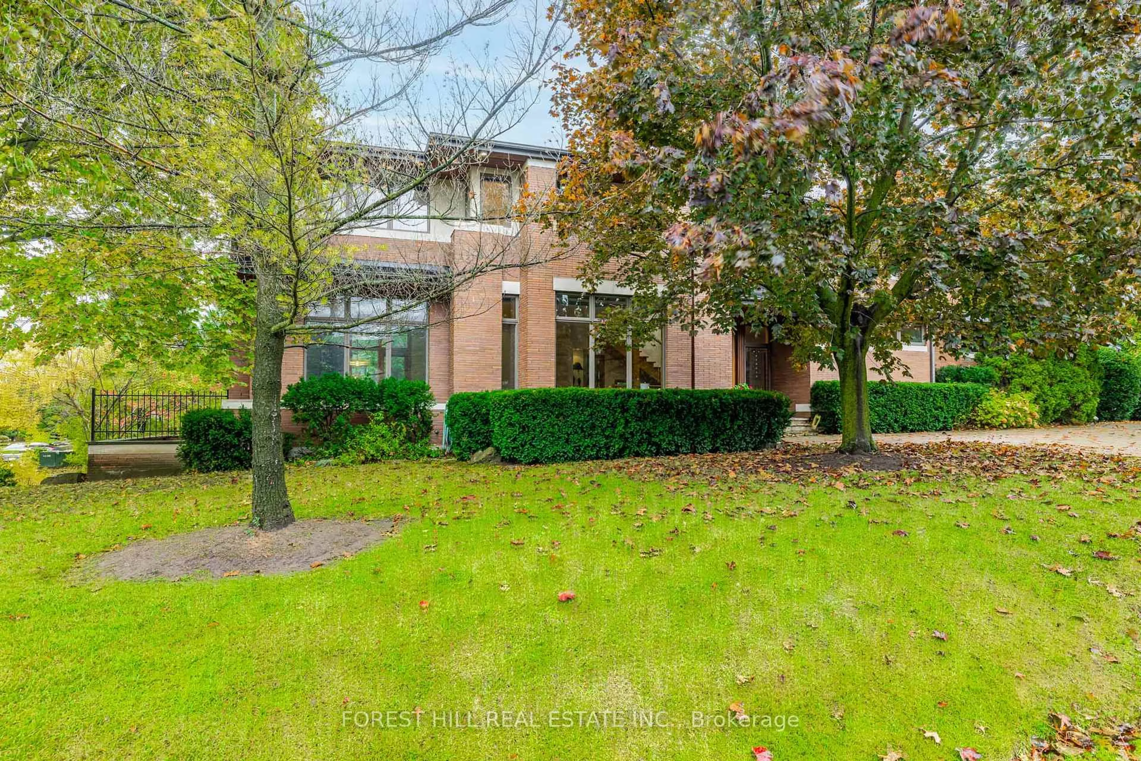 A pic from outside/outdoor area/front of a property/back of a property/a pic from drone, street for 183 Arnold Ave, Vaughan Ontario L4J 1C1