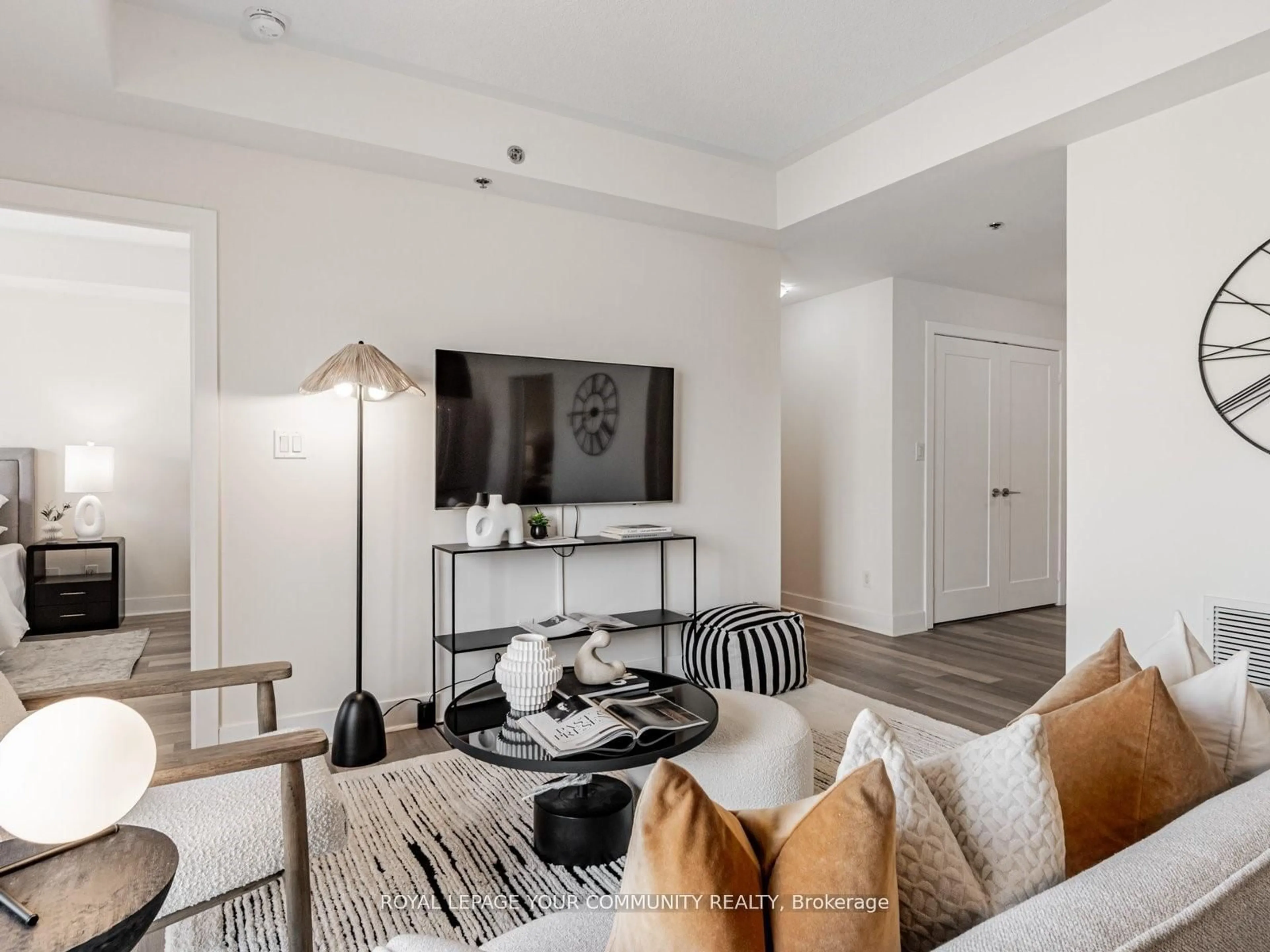 Living room with furniture, unknown for 28 Prince Regent St #321, Markham Ontario L6C 0V5