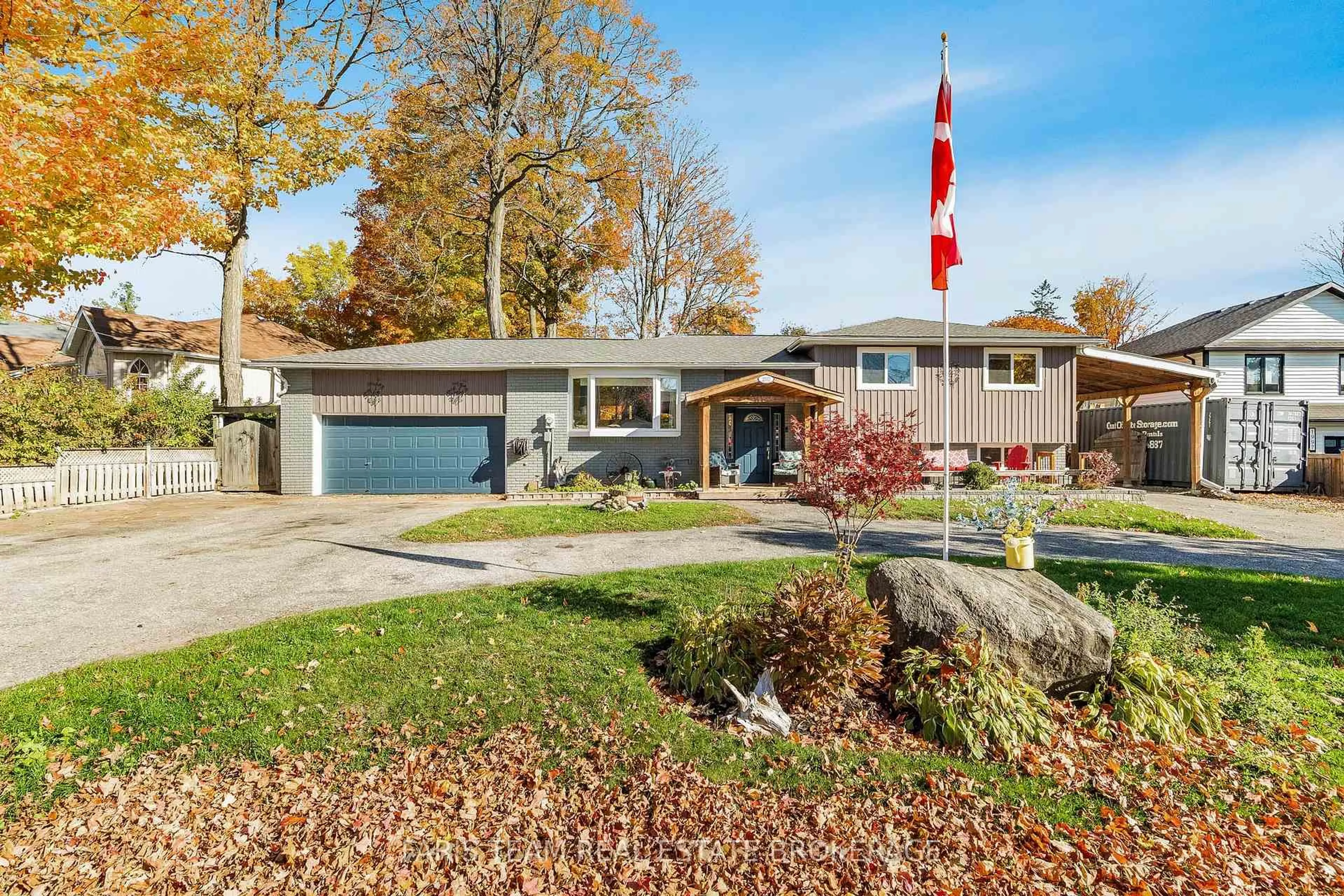 Home with brick exterior material, street for 2003 Inglewood Dr, Innisfil Ontario L9S 1Z1
