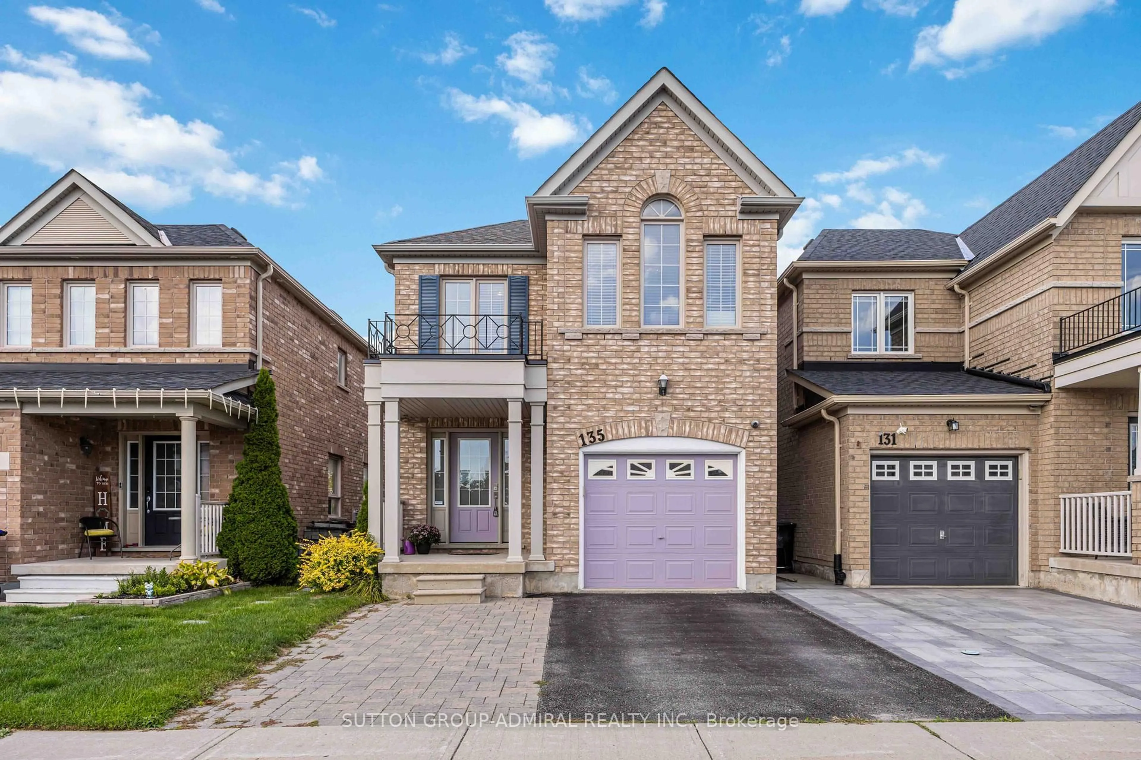 Home with brick exterior material, street for 135 Armstrong Cres, Bradford West Gwillimbury Ontario L3Z 0L3