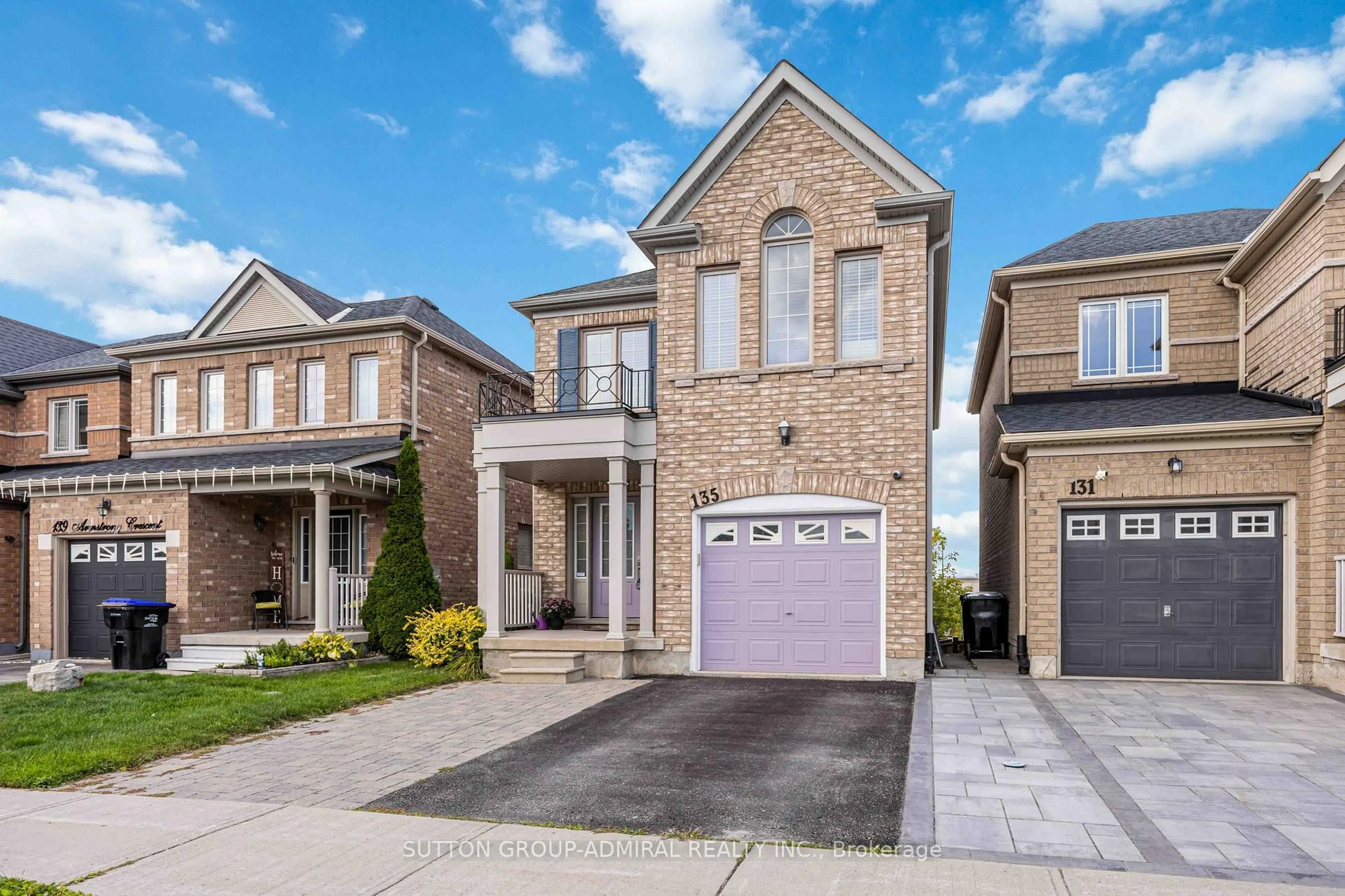 Home with brick exterior material, street for 135 Armstrong Cres, Bradford West Gwillimbury Ontario L3Z 0L3