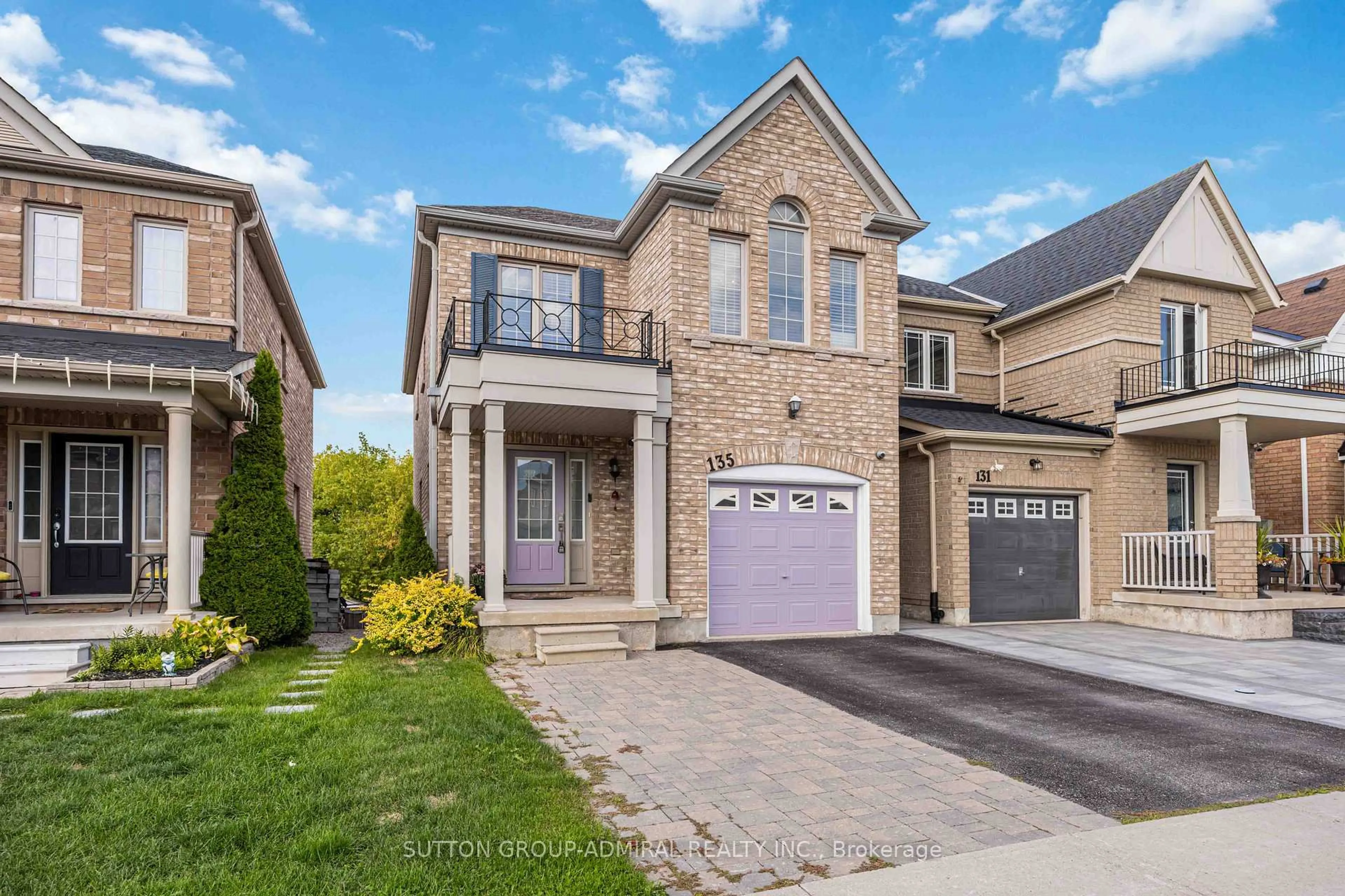 Home with brick exterior material, street for 135 Armstrong Cres, Bradford West Gwillimbury Ontario L3Z 0L3