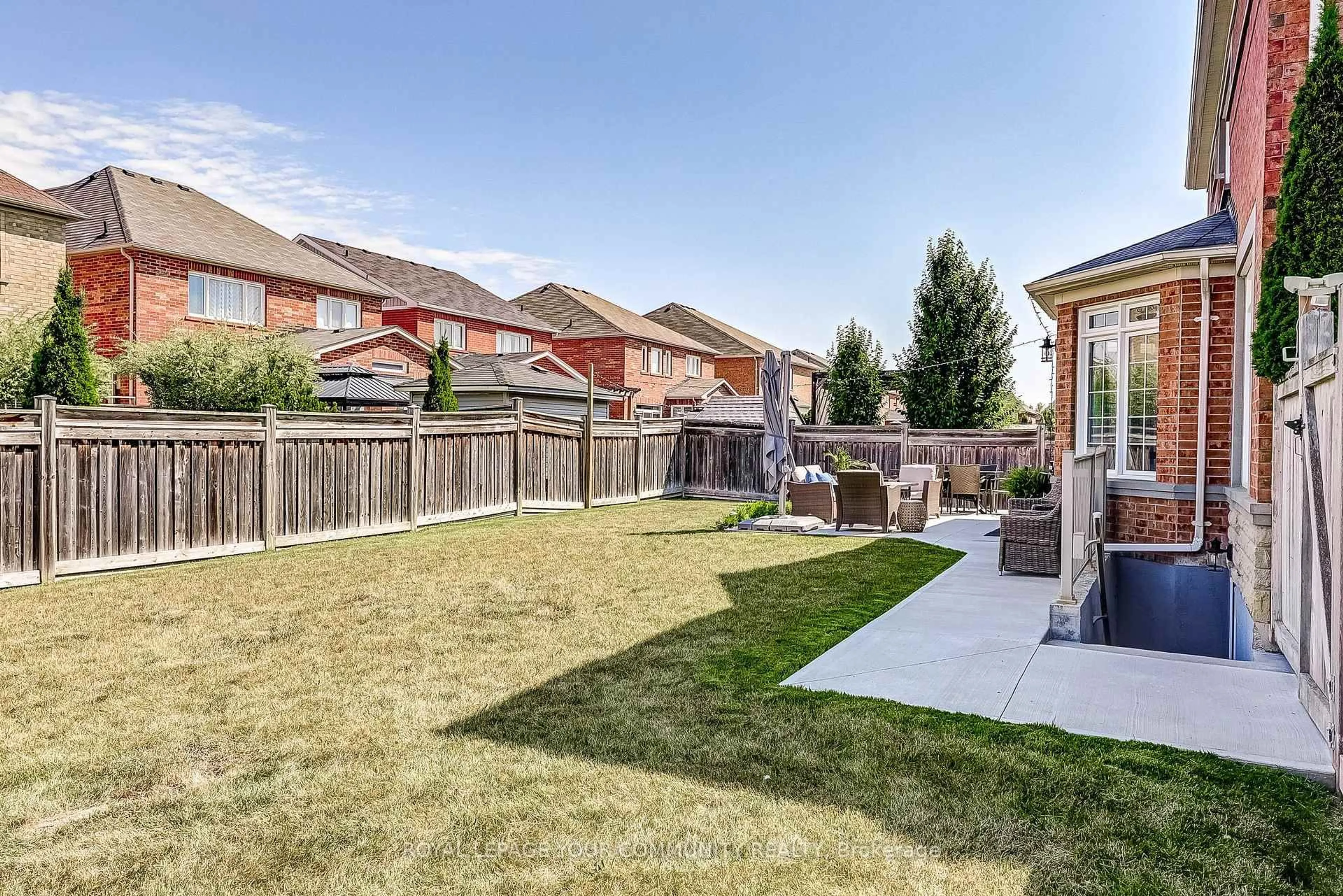 Patio, unknown for 2 Green Darner Tr, Bradford West Gwillimbury Ontario L3Z 0M1