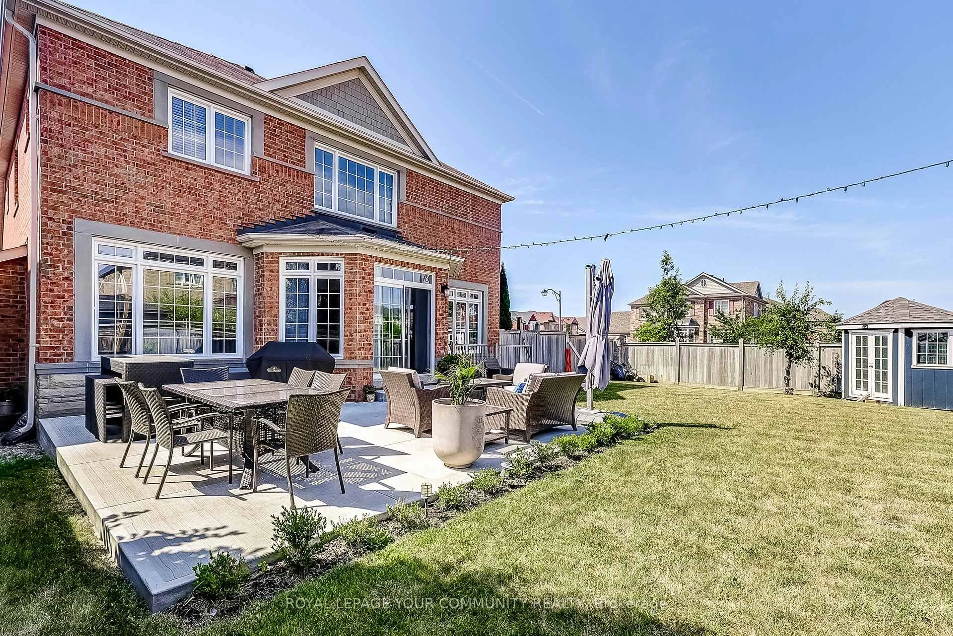 Patio, street for 2 Green Darner Tr, Bradford West Gwillimbury Ontario L3Z 0M1