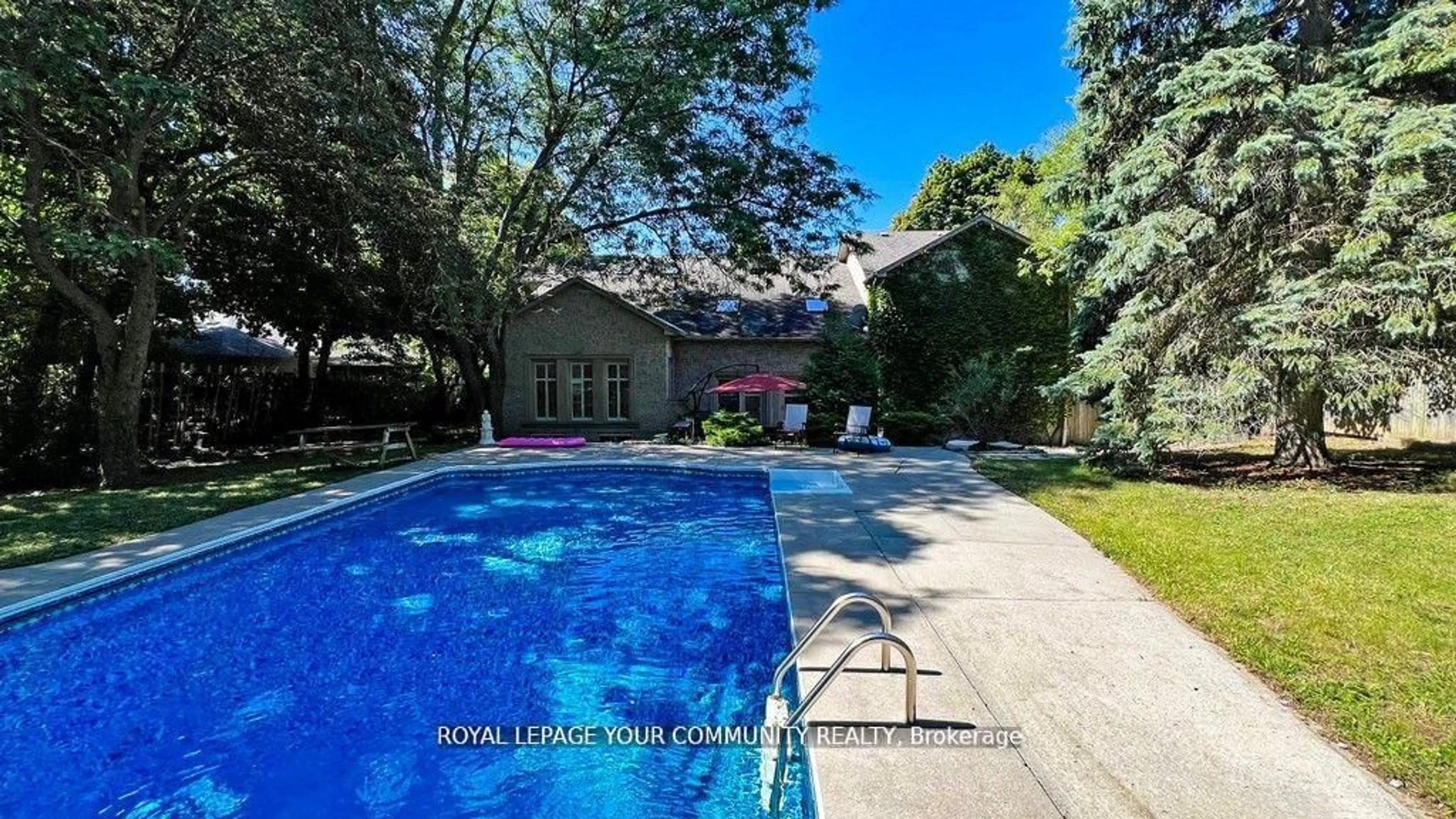 Pool for 43 Denham Dr, Richmond Hill Ontario L4C 6H7