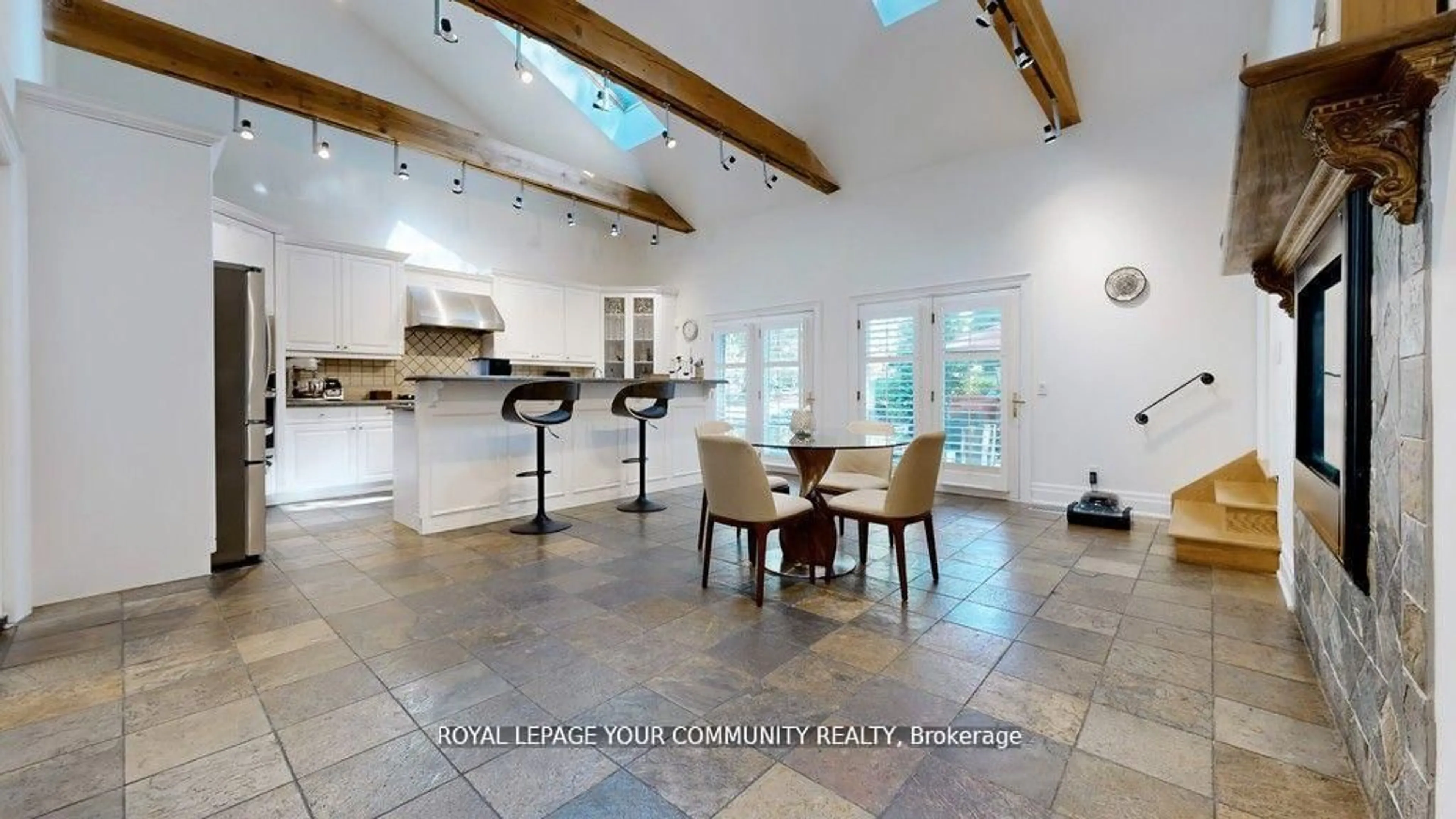 Open concept kitchen, ceramic/tile floor for 43 Denham Dr, Richmond Hill Ontario L4C 6H7