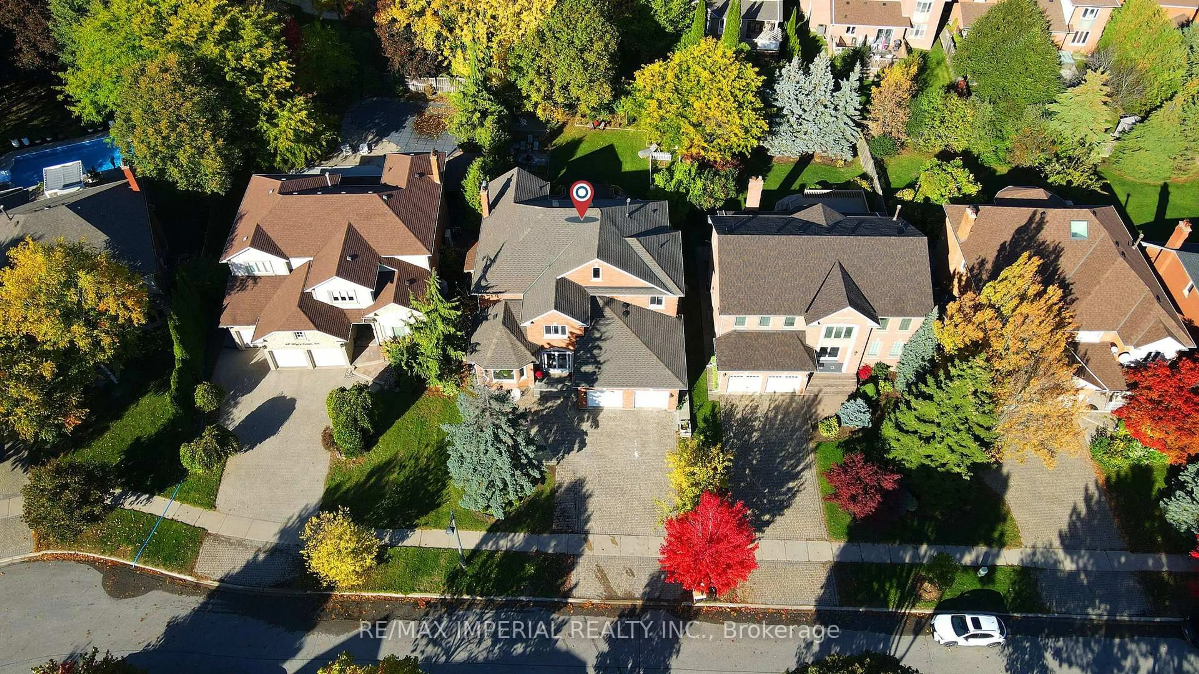 A pic from outside/outdoor area/front of a property/back of a property/a pic from drone, street for 50 Kings Cross Ave, Richmond Hill Ontario L4B 2S9