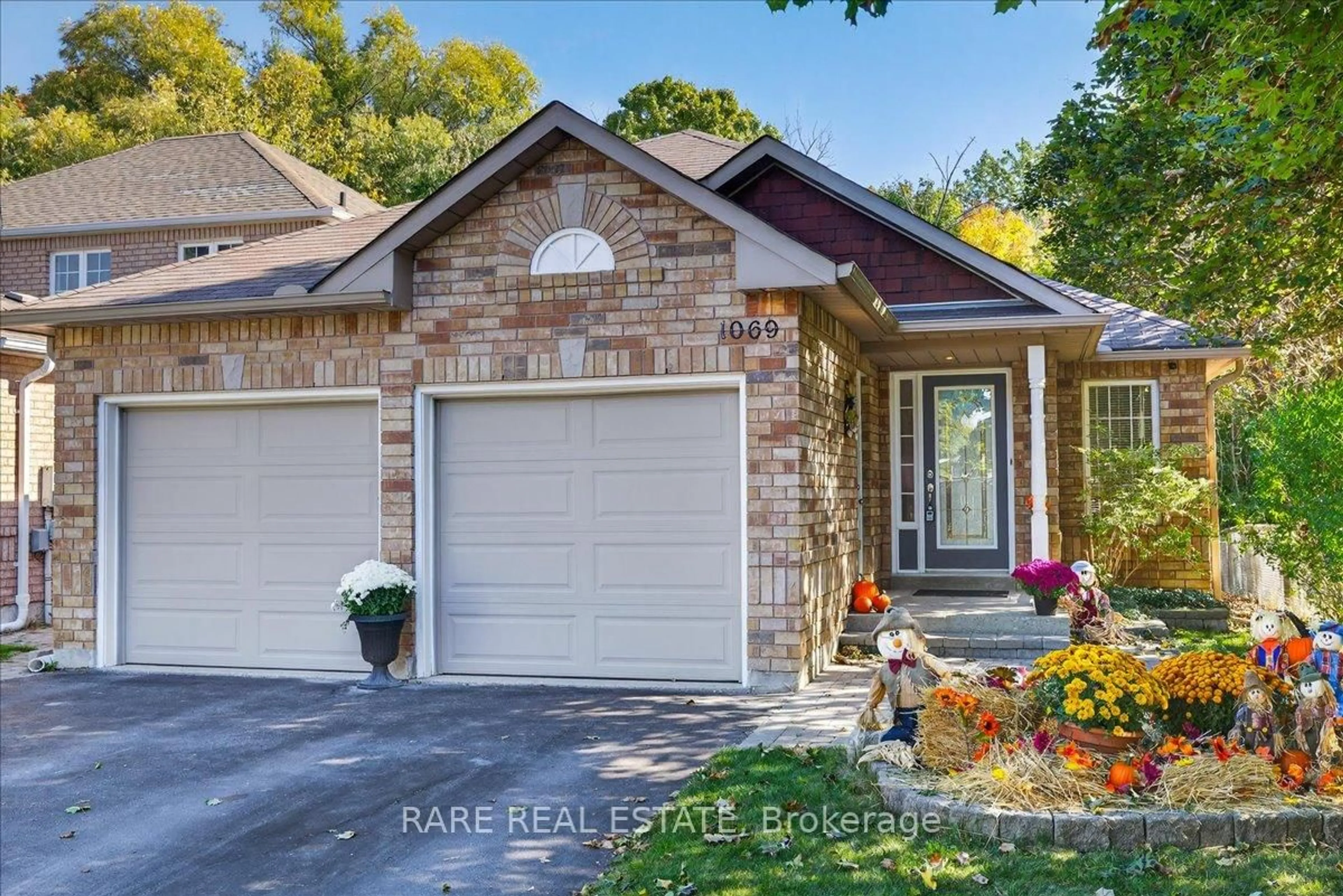 Home with brick exterior material, street for 1069 Corrie St, Innisfil Ontario L9S 1T7