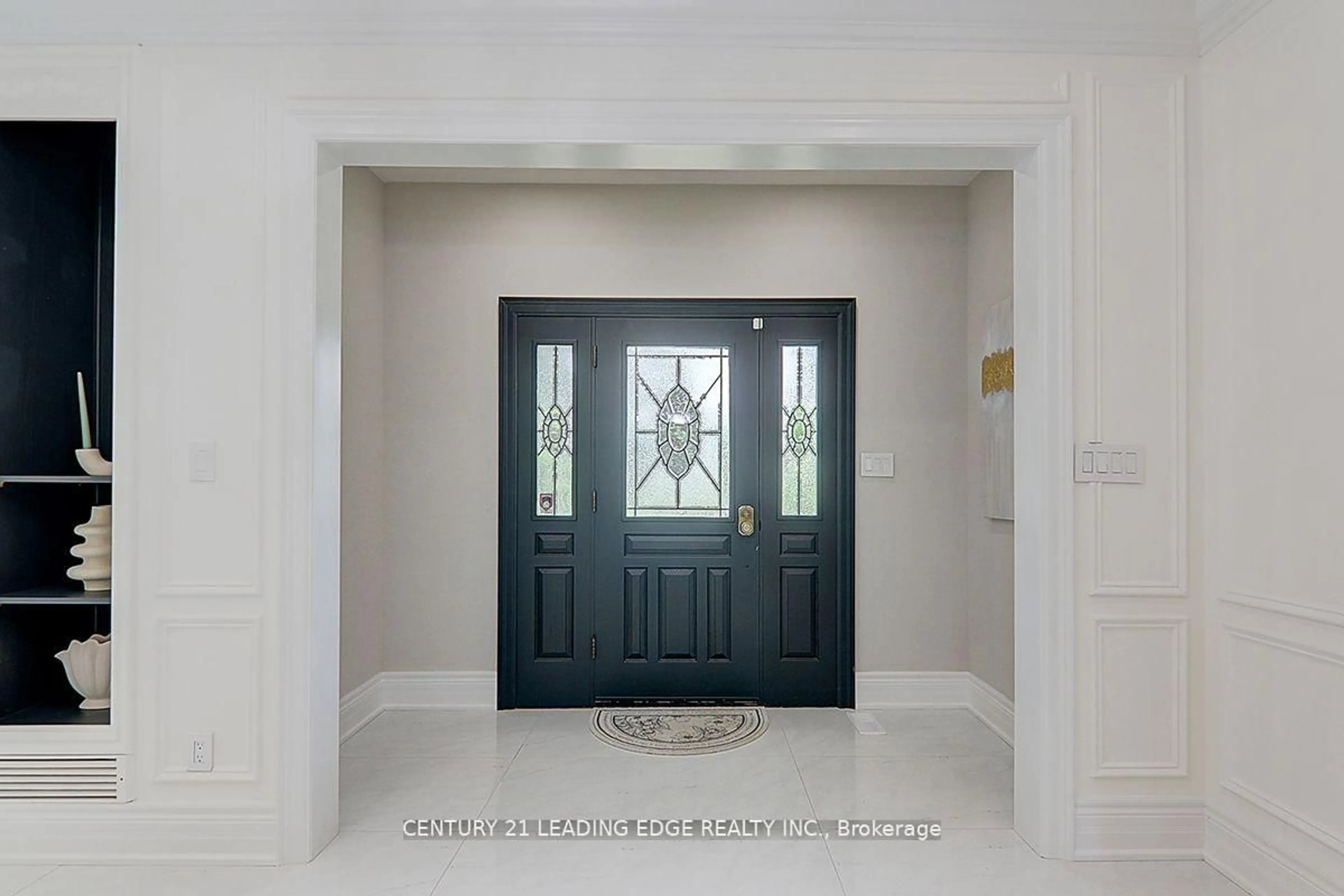 Indoor entryway for 7 Maple View Lane, Whitchurch-Stouffville Ontario L4A 7X5