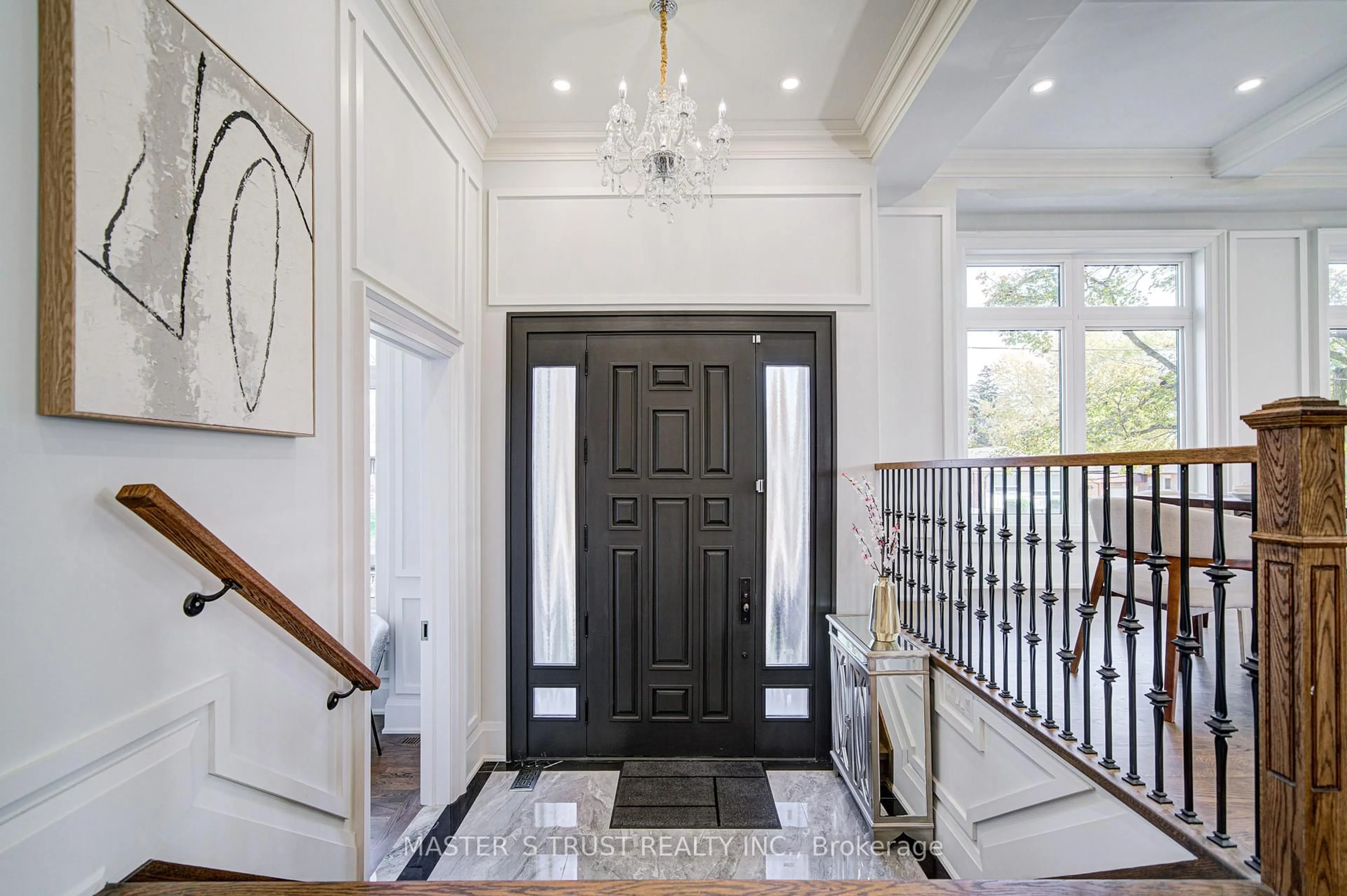 Indoor entryway for 36 Sussex Ave, Richmond Hill Ontario L4C 2E6