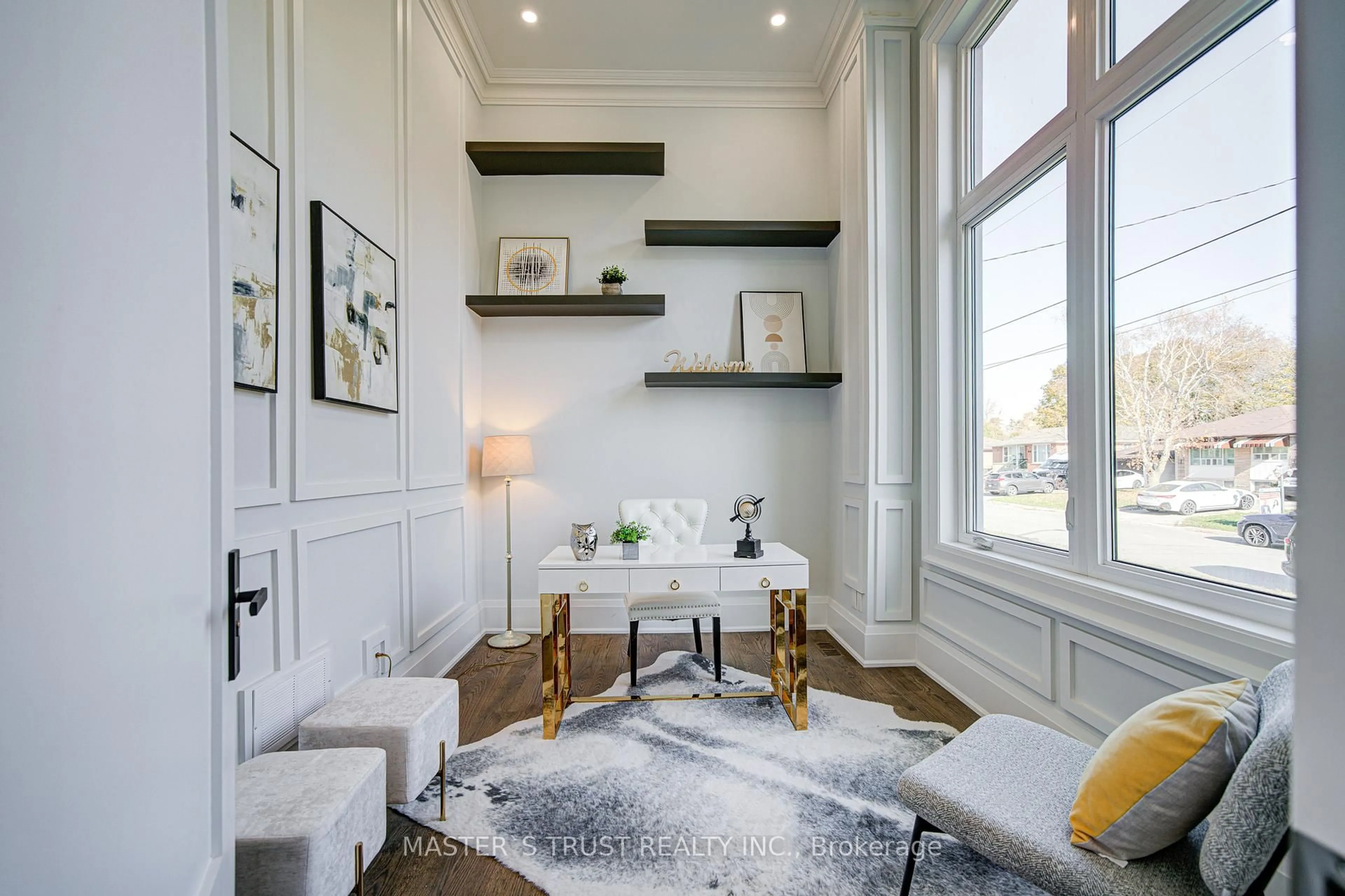 Living room with furniture, unknown for 36 Sussex Ave, Richmond Hill Ontario L4C 2E6