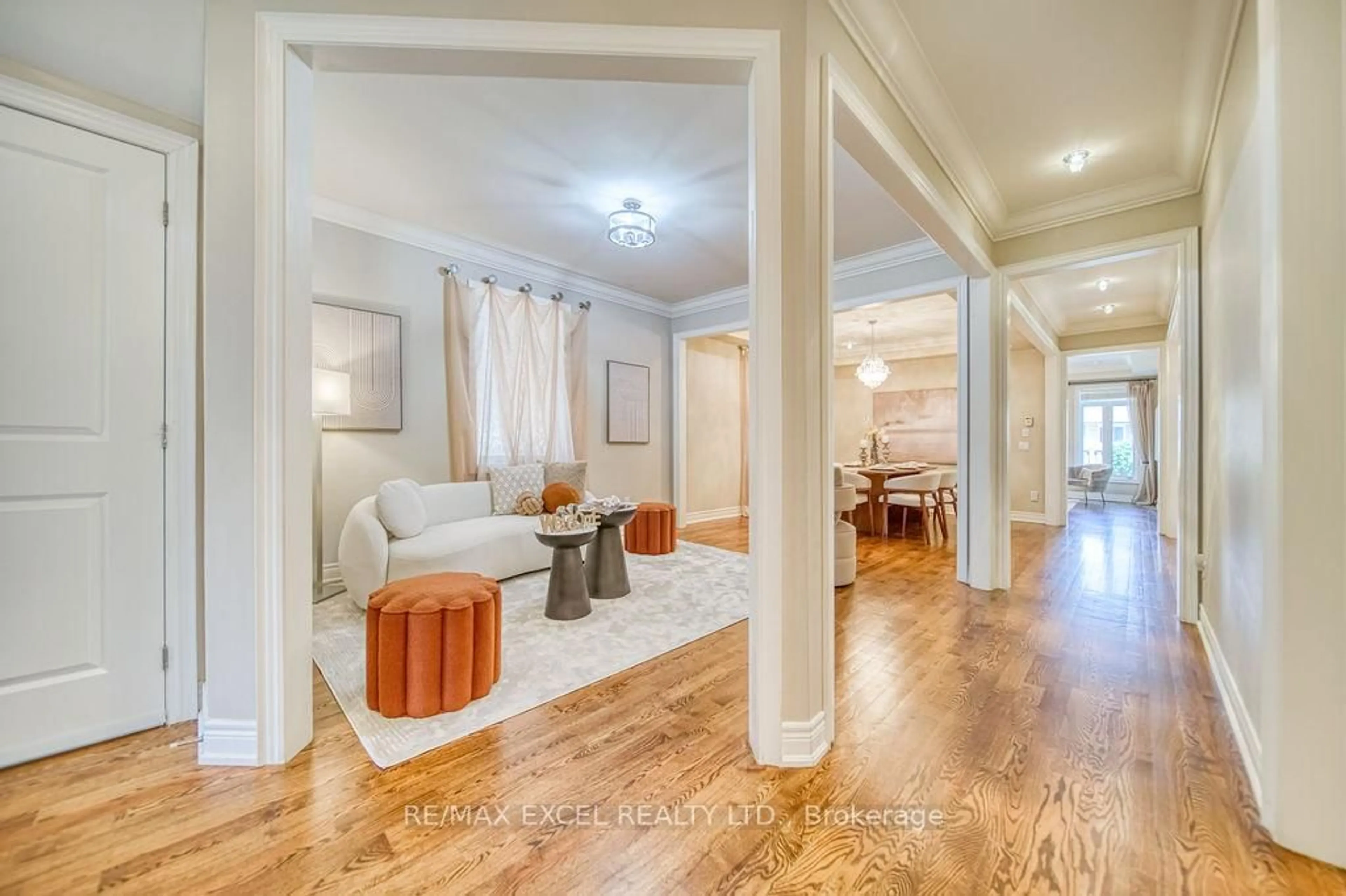 Indoor entryway for 166 Townsgate Dr, Vaughan Ontario L4J 8J5