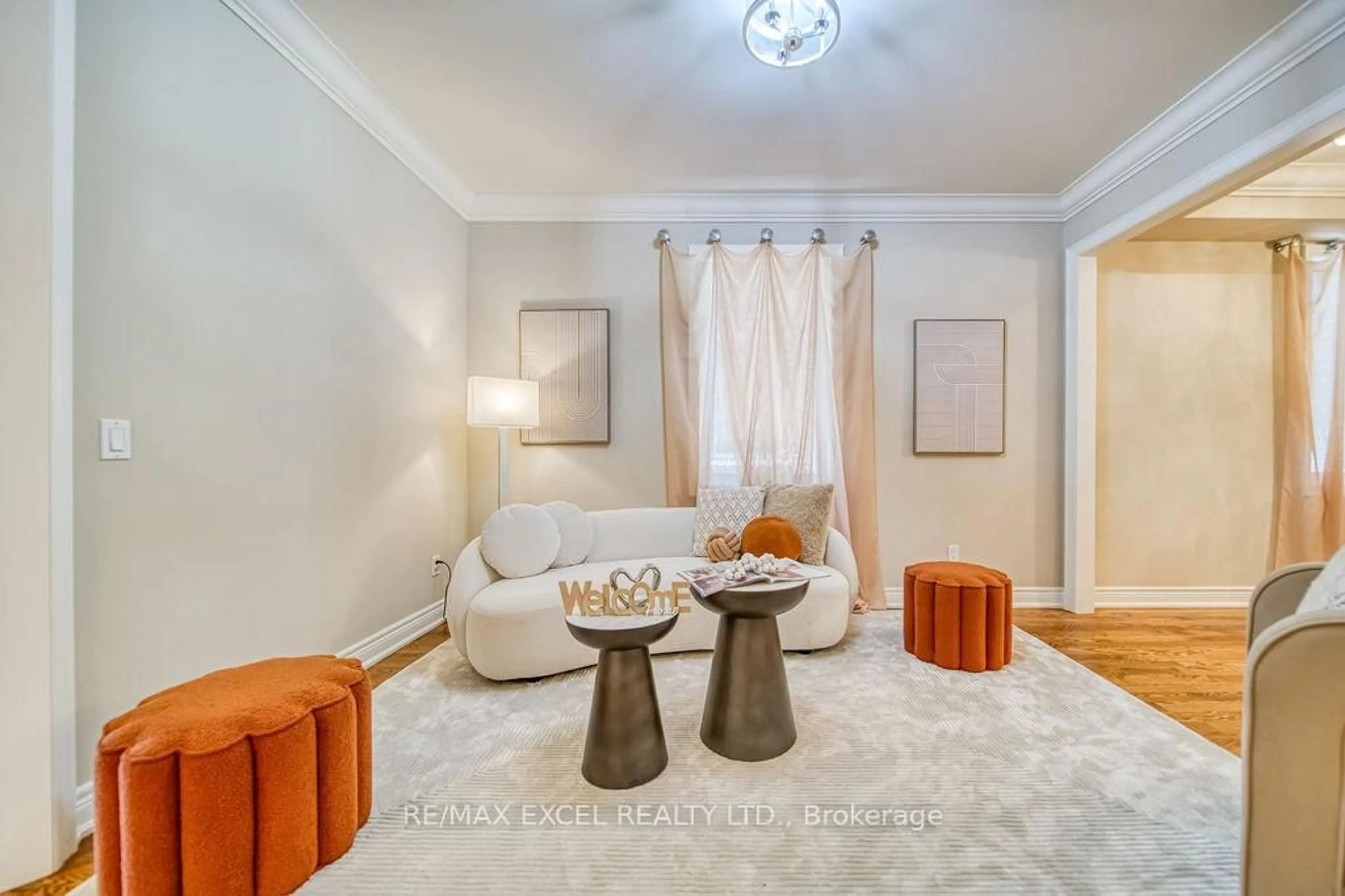 Living room with furniture, unknown for 166 Townsgate Dr, Vaughan Ontario L4J 8J5