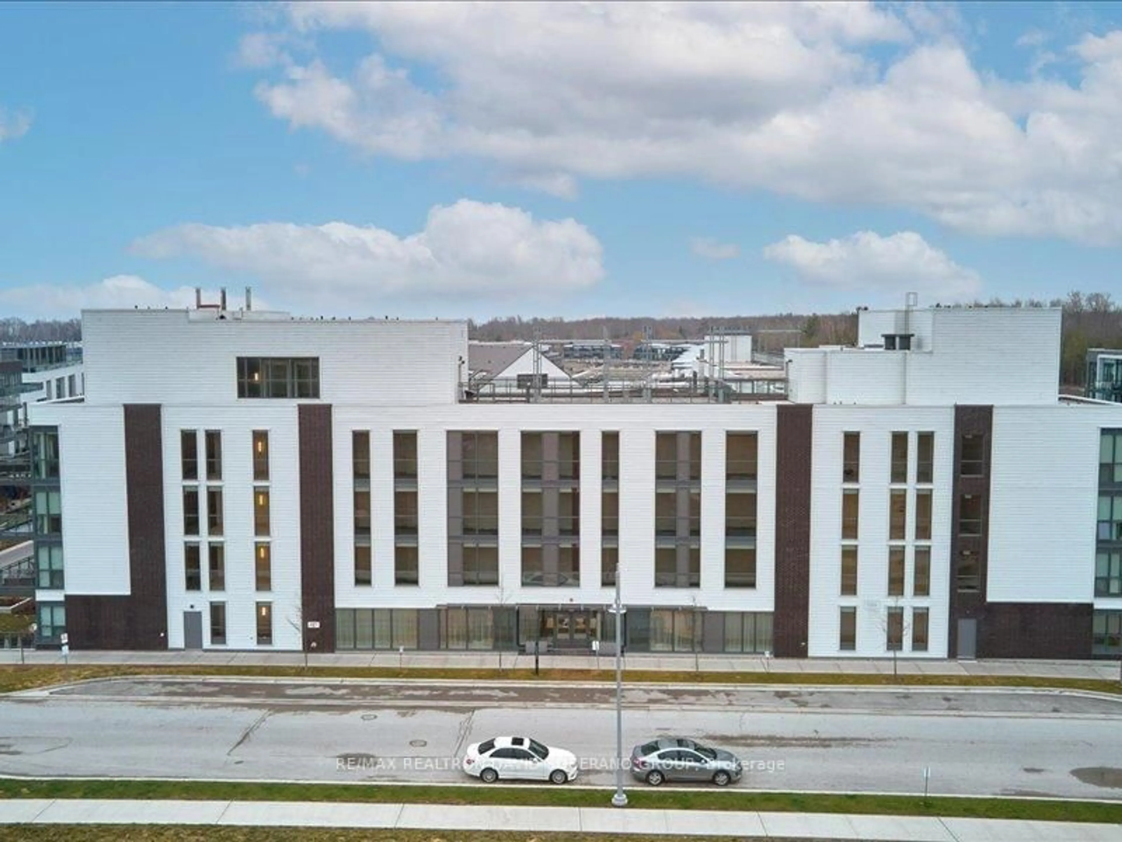 A pic from outside/outdoor area/front of a property/back of a property/a pic from drone, building for 333 Sea Ray Ave #D101, Innisfil Ontario L9S 0L8