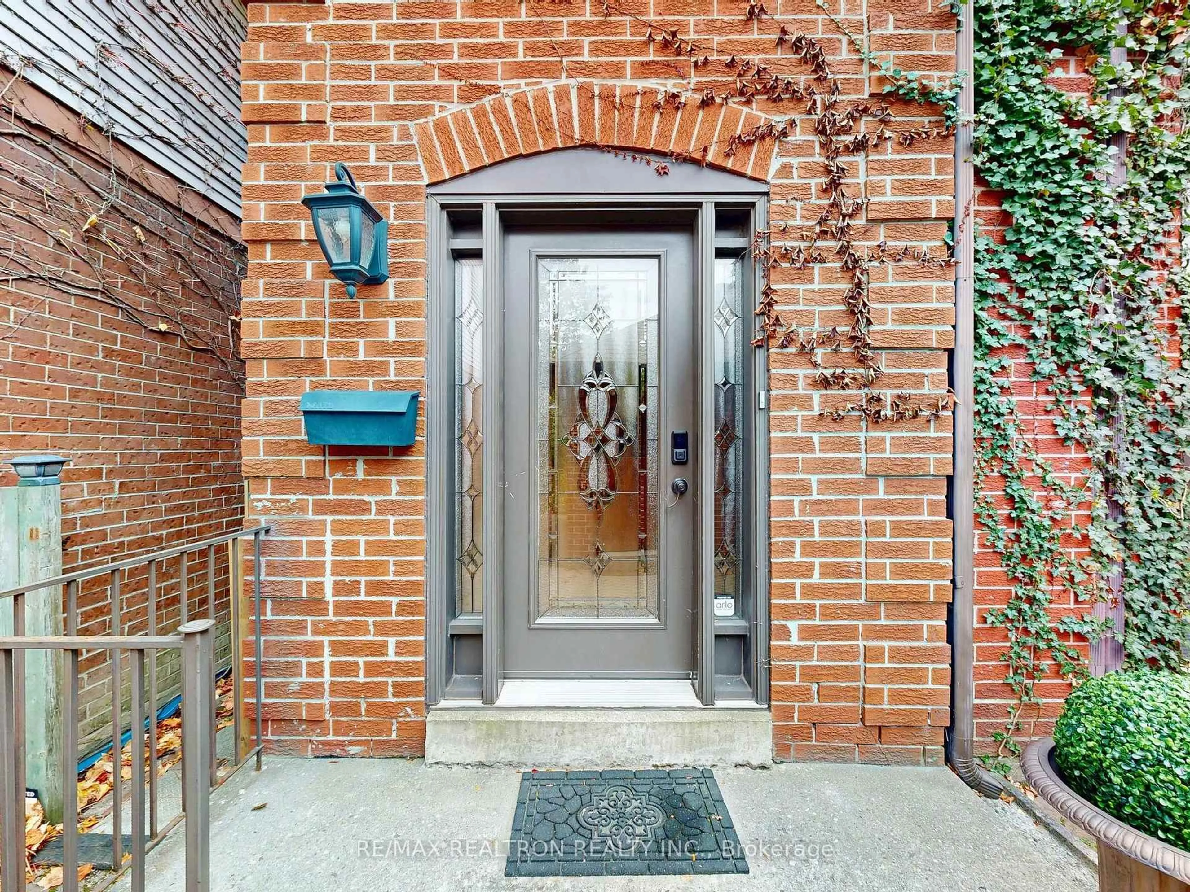 Indoor entryway for 93 North Meadow Cres, Vaughan Ontario L4J 3C4