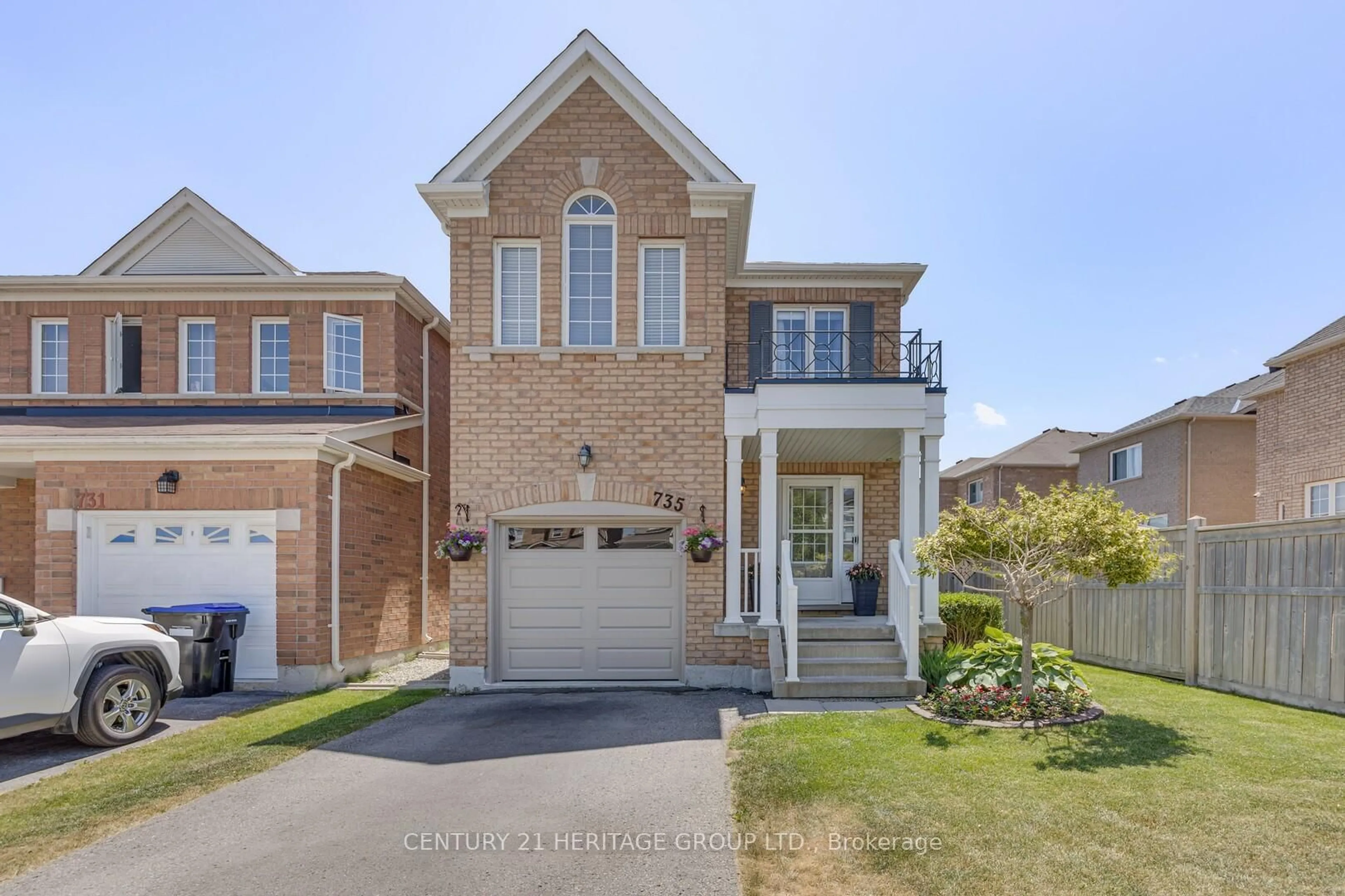 Home with brick exterior material, street for 735 Miller Park Ave, Bradford West Gwillimbury Ontario L3Z 0L8