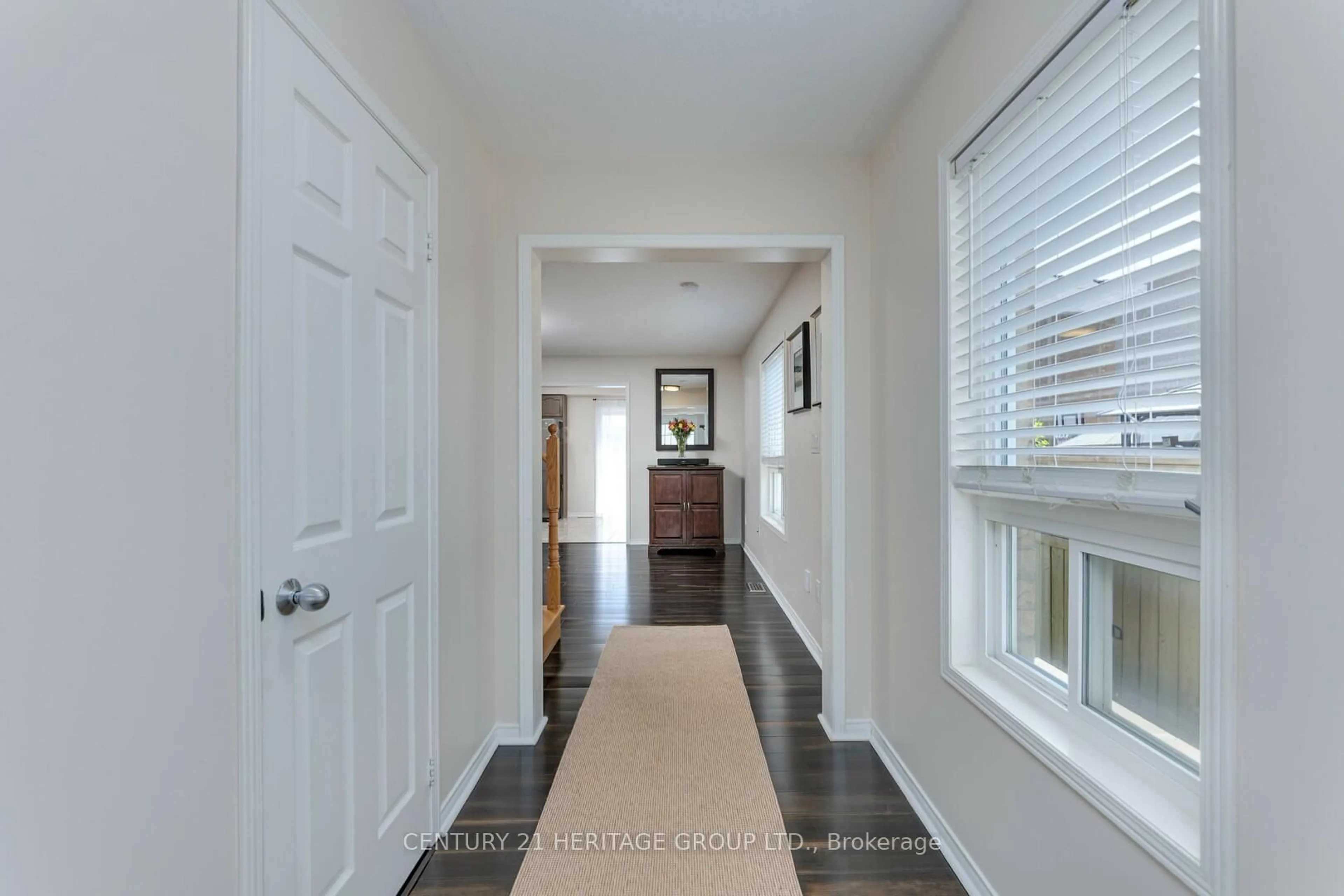 Indoor entryway for 735 Miller Park Ave, Bradford West Gwillimbury Ontario L3Z 0L8