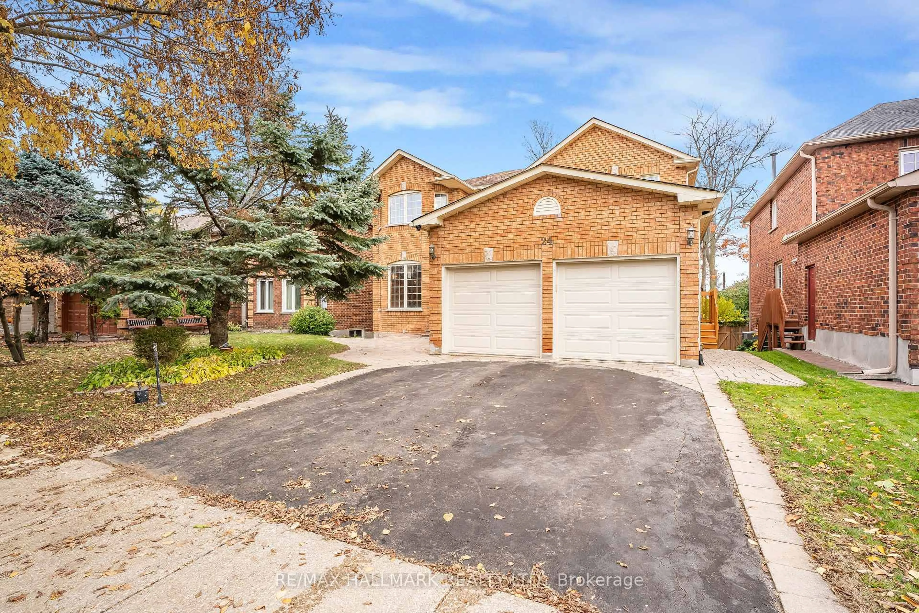 Home with brick exterior material, street for 24 Whalen Crt, Richmond Hill Ontario L4C 9T4