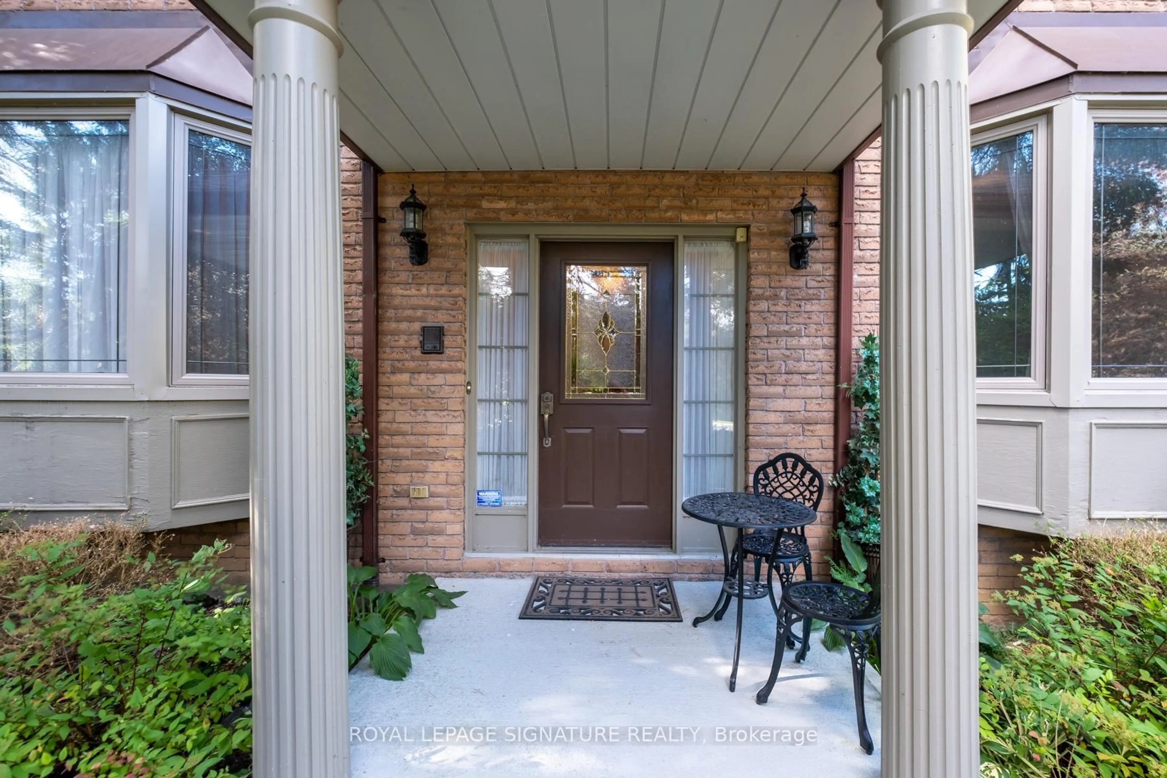 Indoor entryway for 4 Ruth Crt, Whitchurch-Stouffville Ontario L4A 2E3