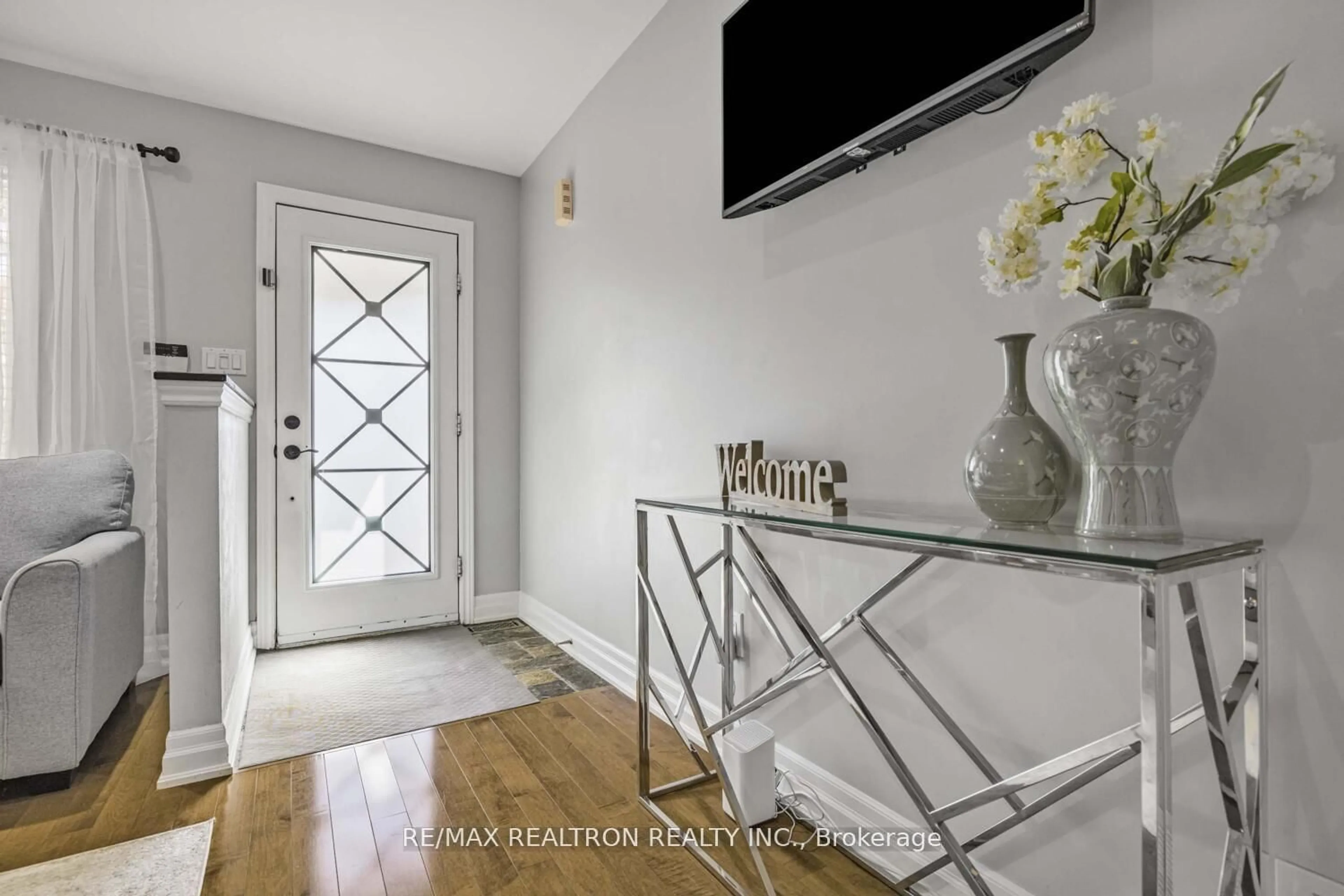 Indoor entryway for 287 Wildberry Cres, Vaughan Ontario L4H 2H6