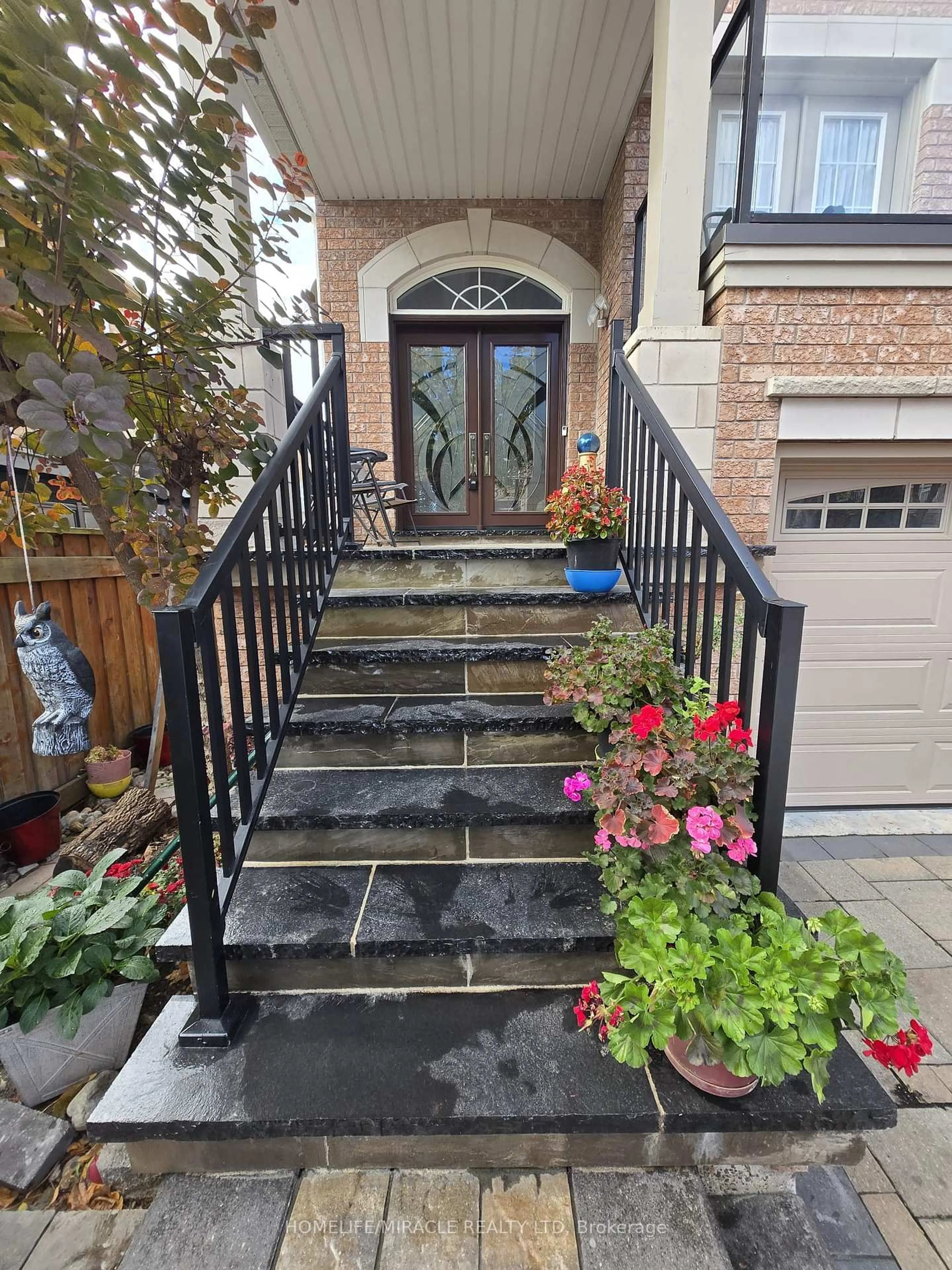 Unknown for 10 Gina Dr, Vaughan Ontario L6A 3X2