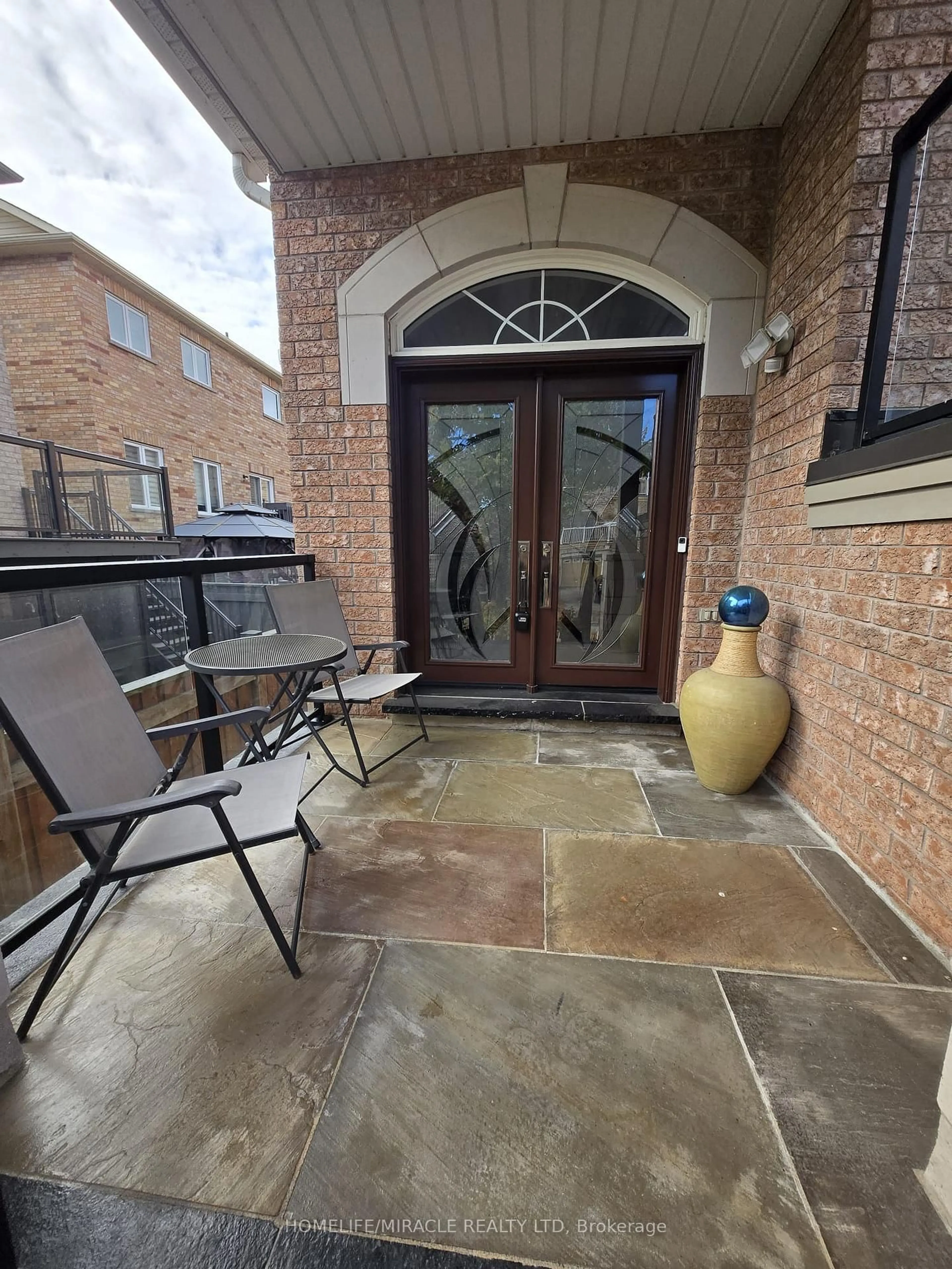 Patio, street for 10 Gina Dr, Vaughan Ontario L6A 3X2