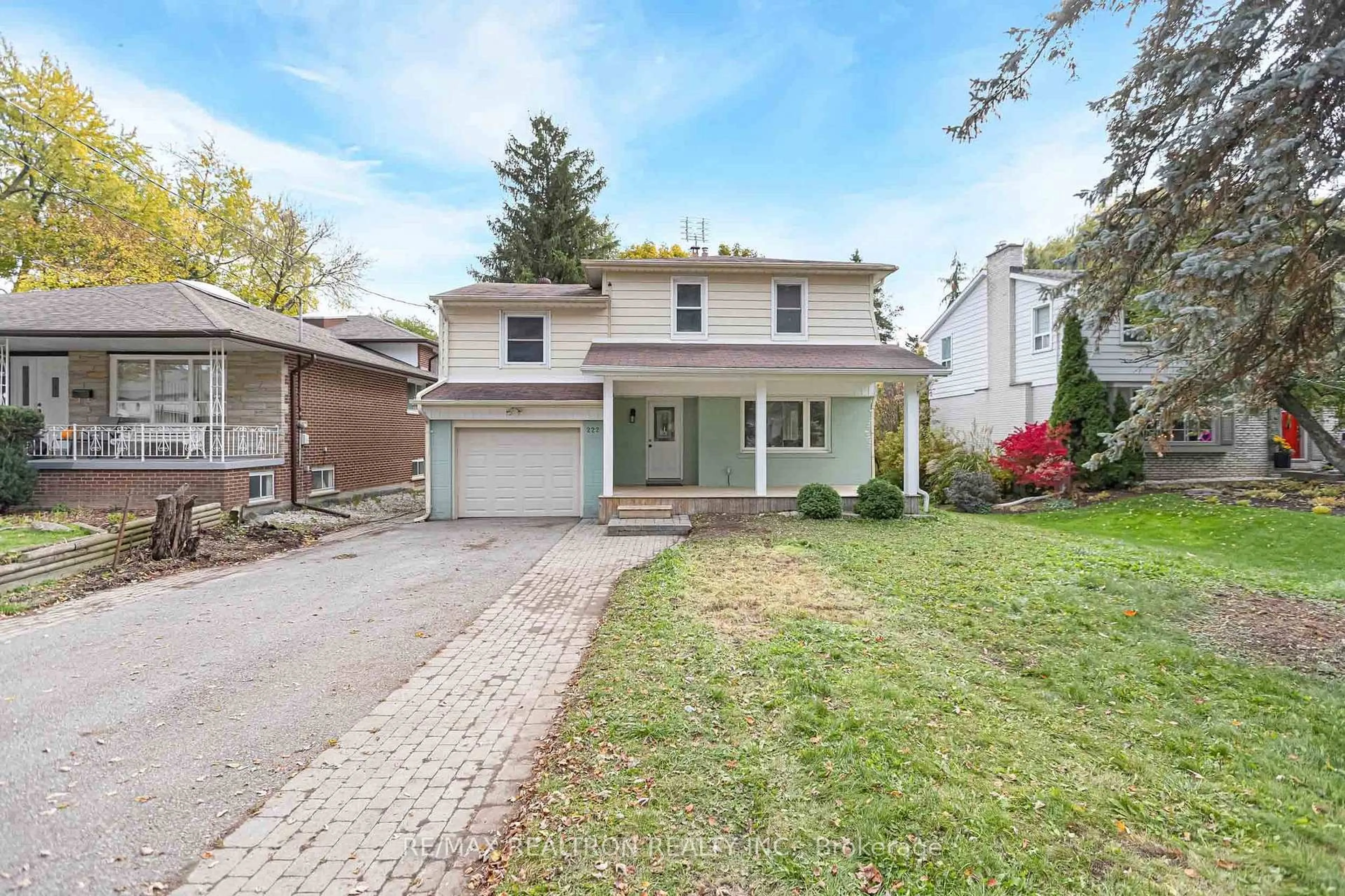 Home with brick exterior material, street for 222 Richmond St, Richmond Hill Ontario L4C 3Y8