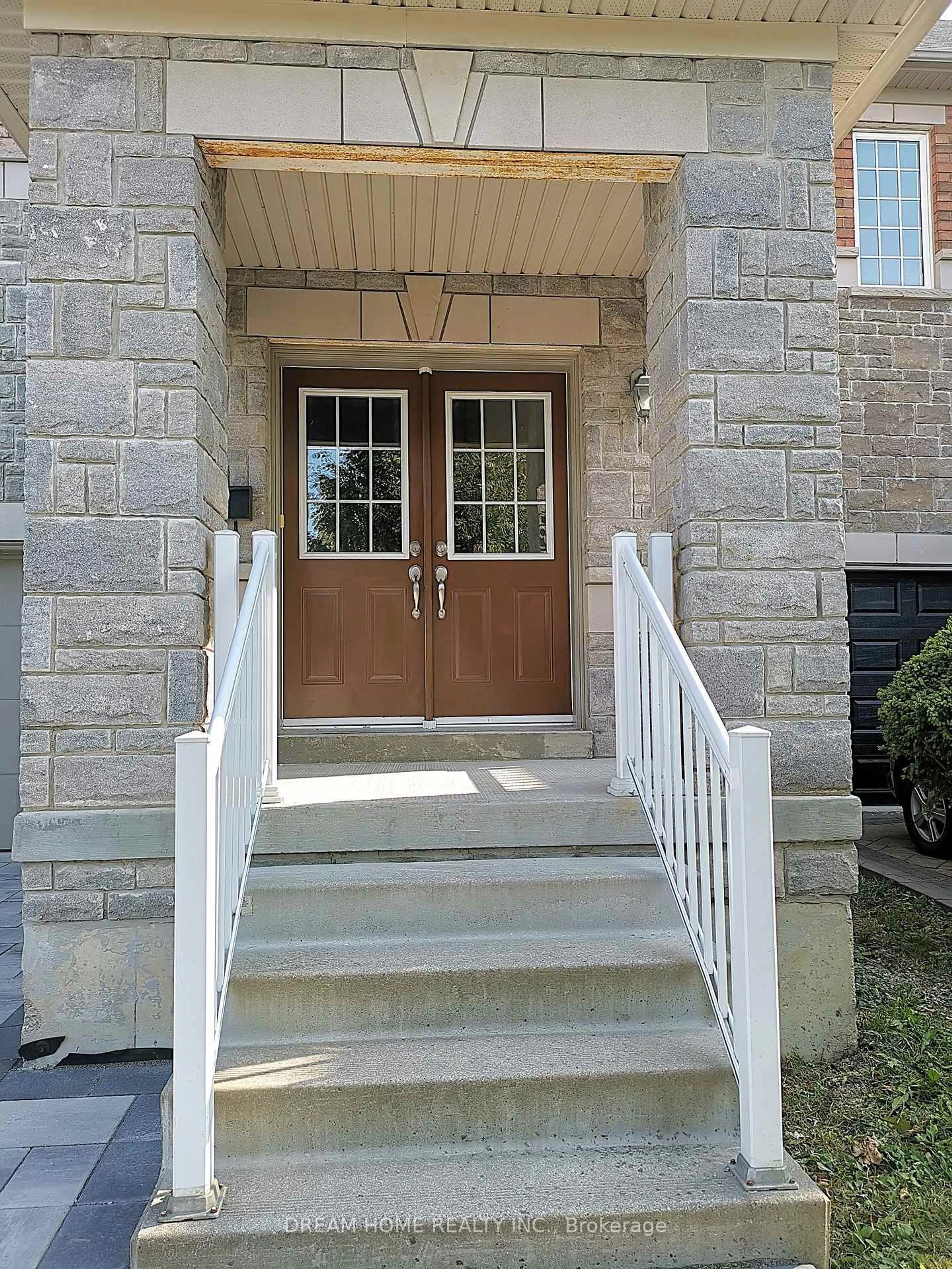 Indoor entryway for 269 Helen Ave, Markham Ontario L3R 1J9