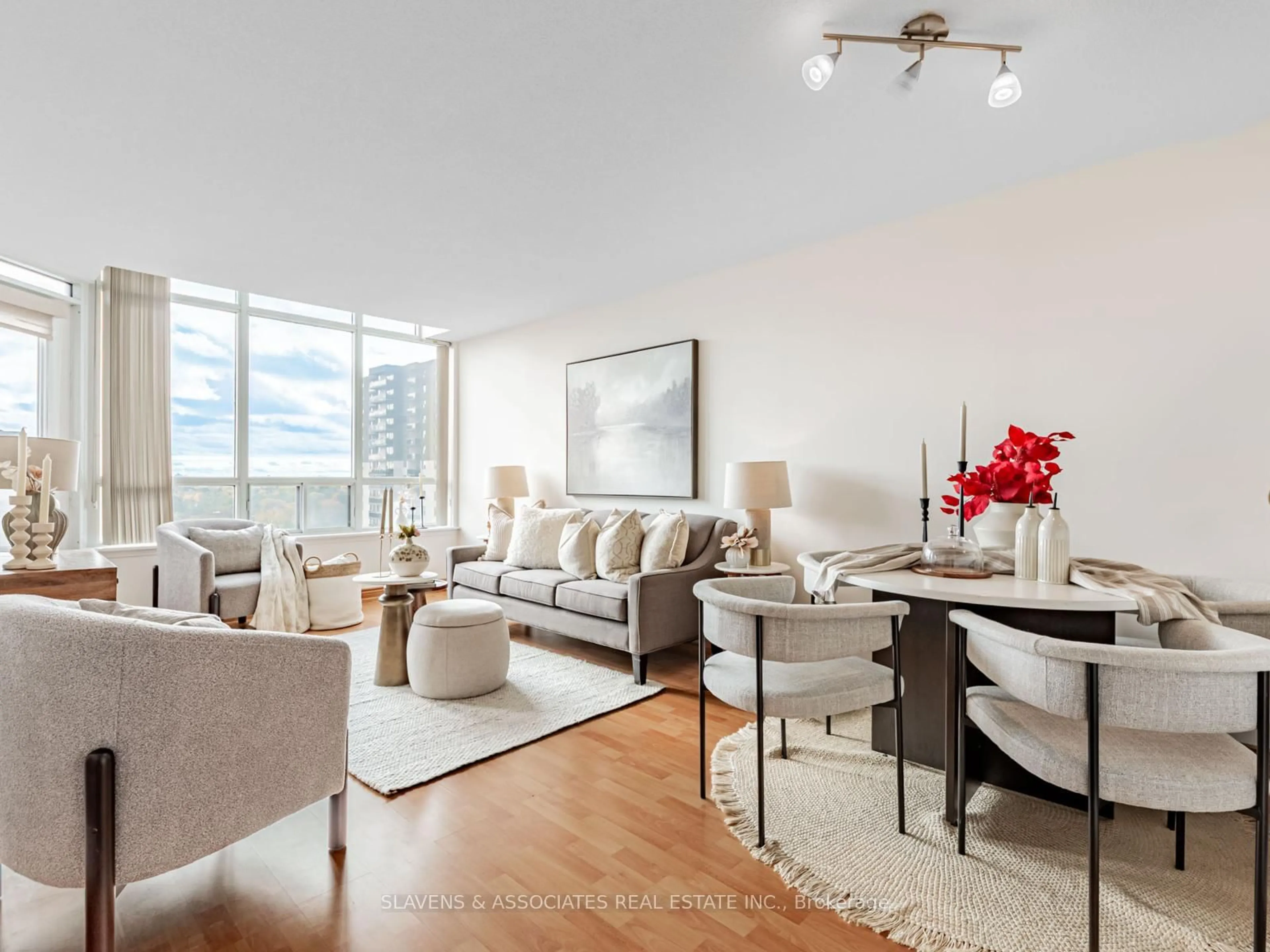 Living room with furniture, unknown for 91 Townsgate Dr #PH103, Vaughan Ontario L4J 8E8