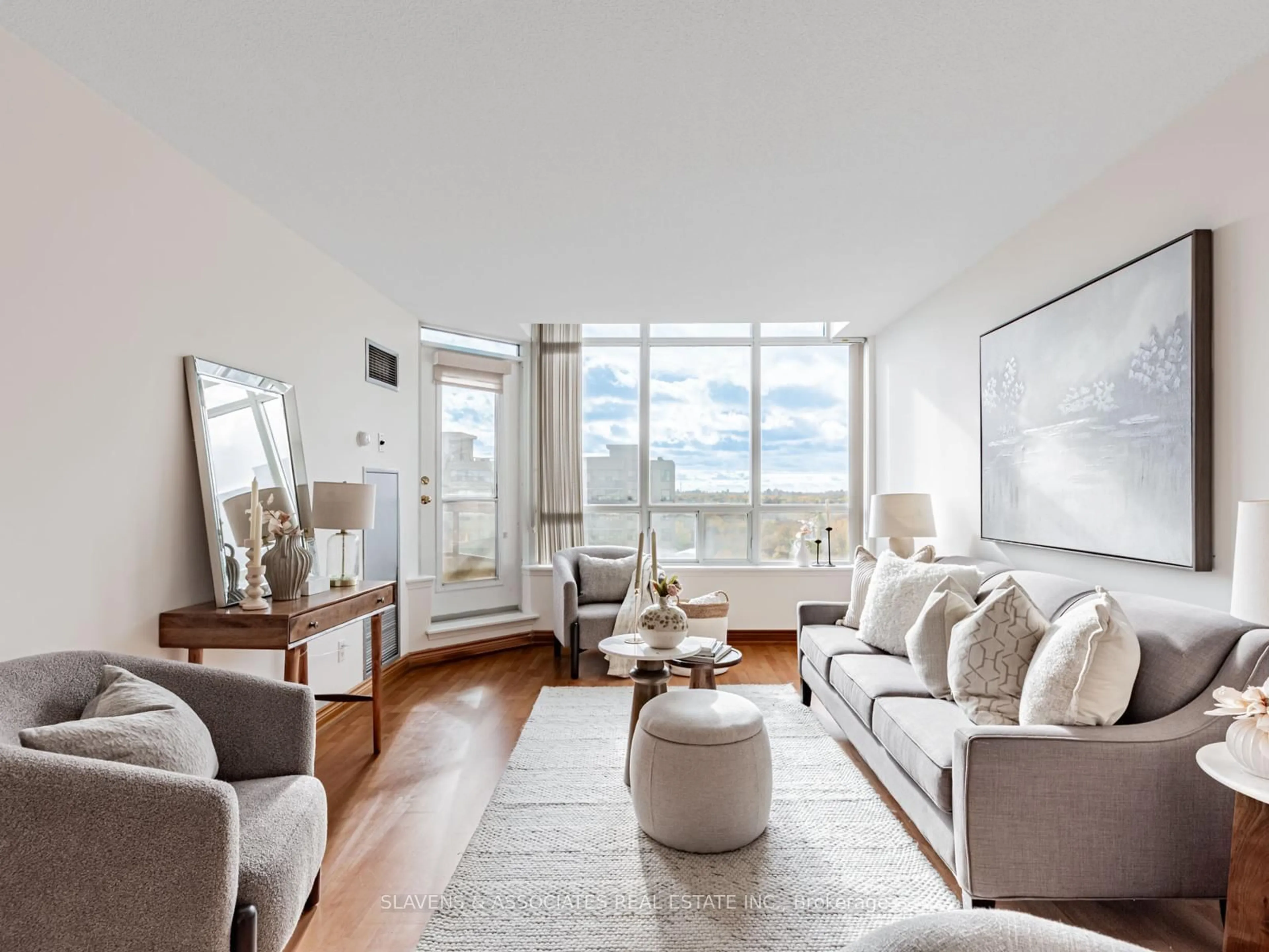 Living room with furniture, unknown for 91 Townsgate Dr #PH103, Vaughan Ontario L4J 8E8