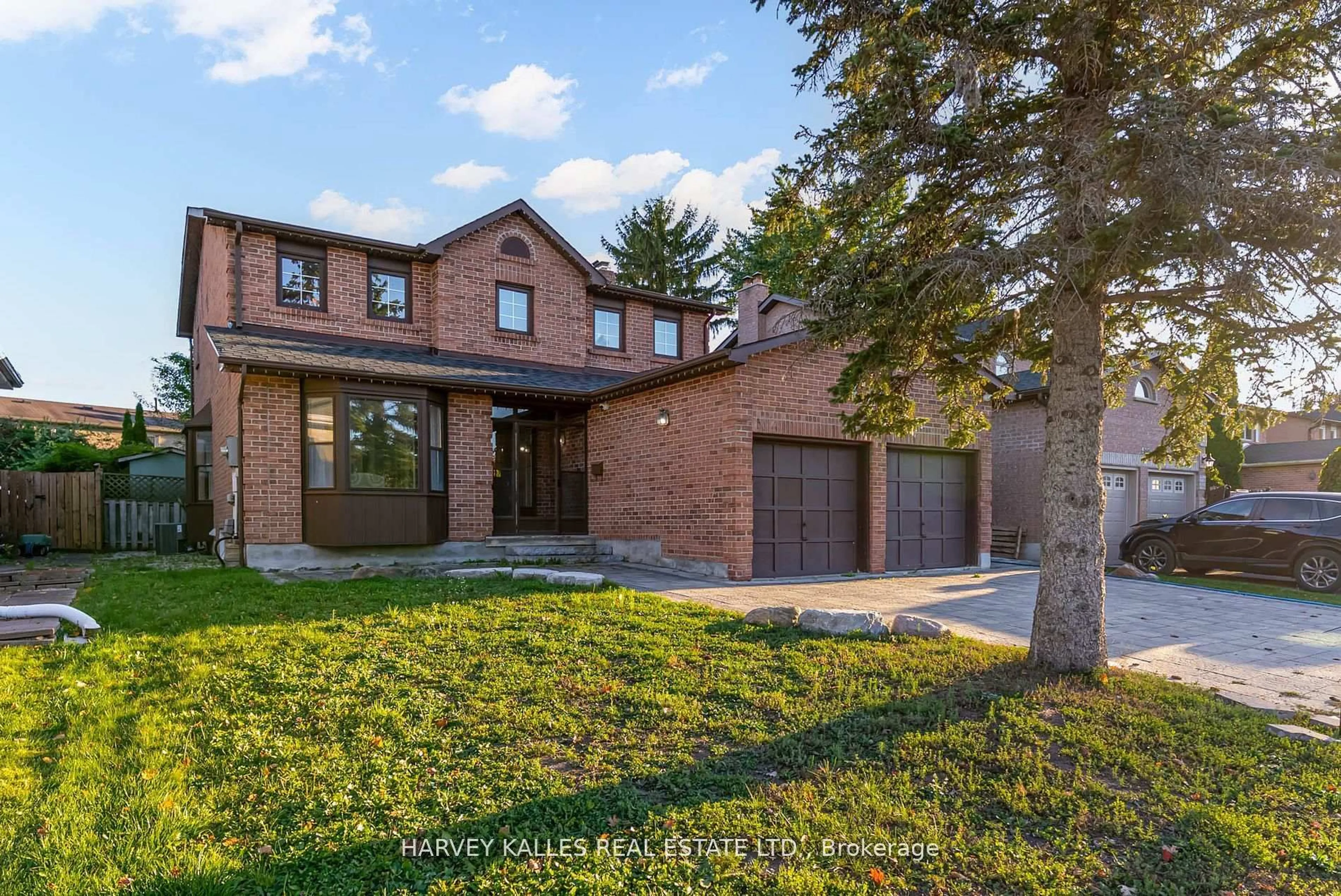 Home with brick exterior material, street for 504 Bristol Rd, Newmarket Ontario L3Y 6P8