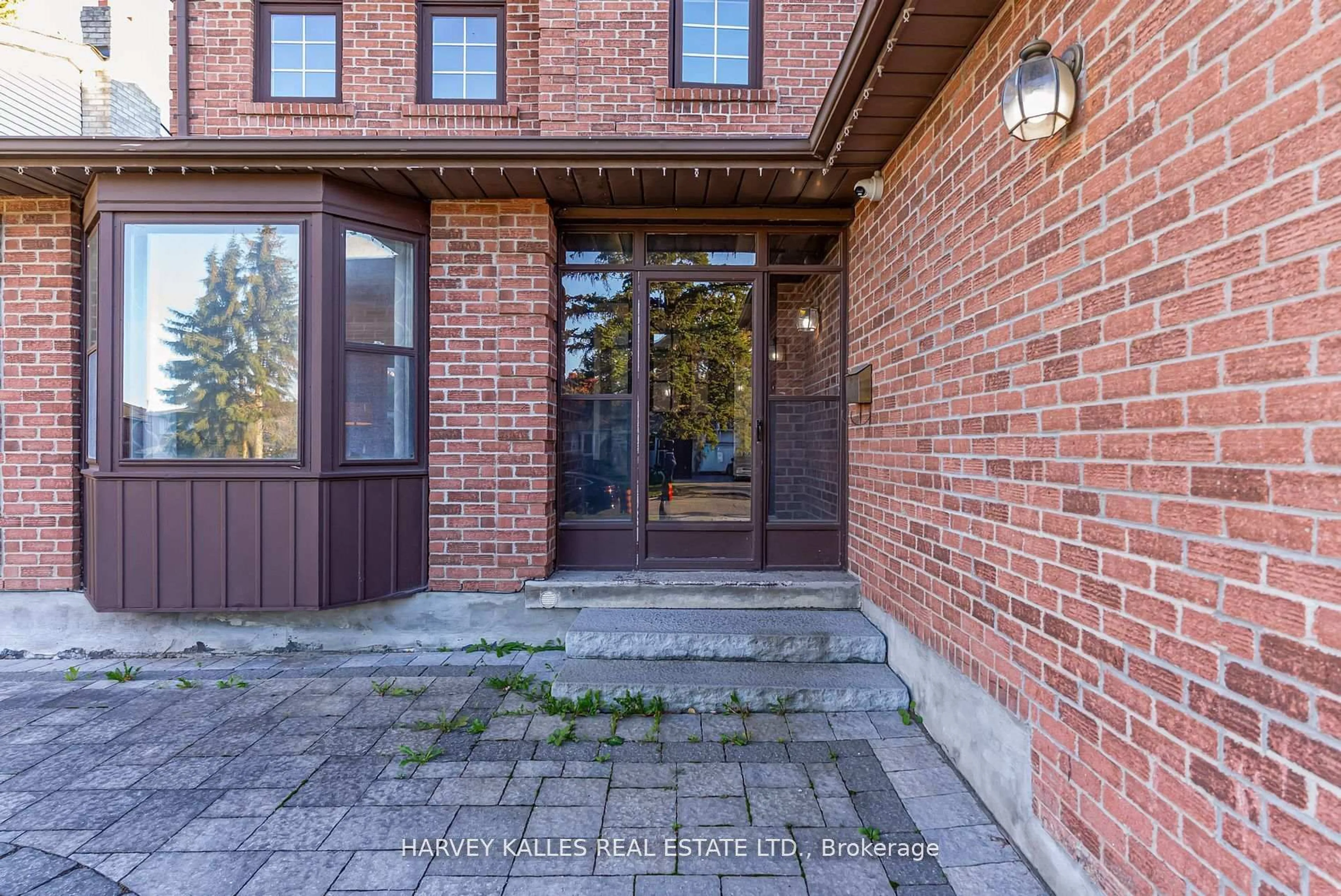 Home with brick exterior material, street for 504 Bristol Rd, Newmarket Ontario L3Y 6P8